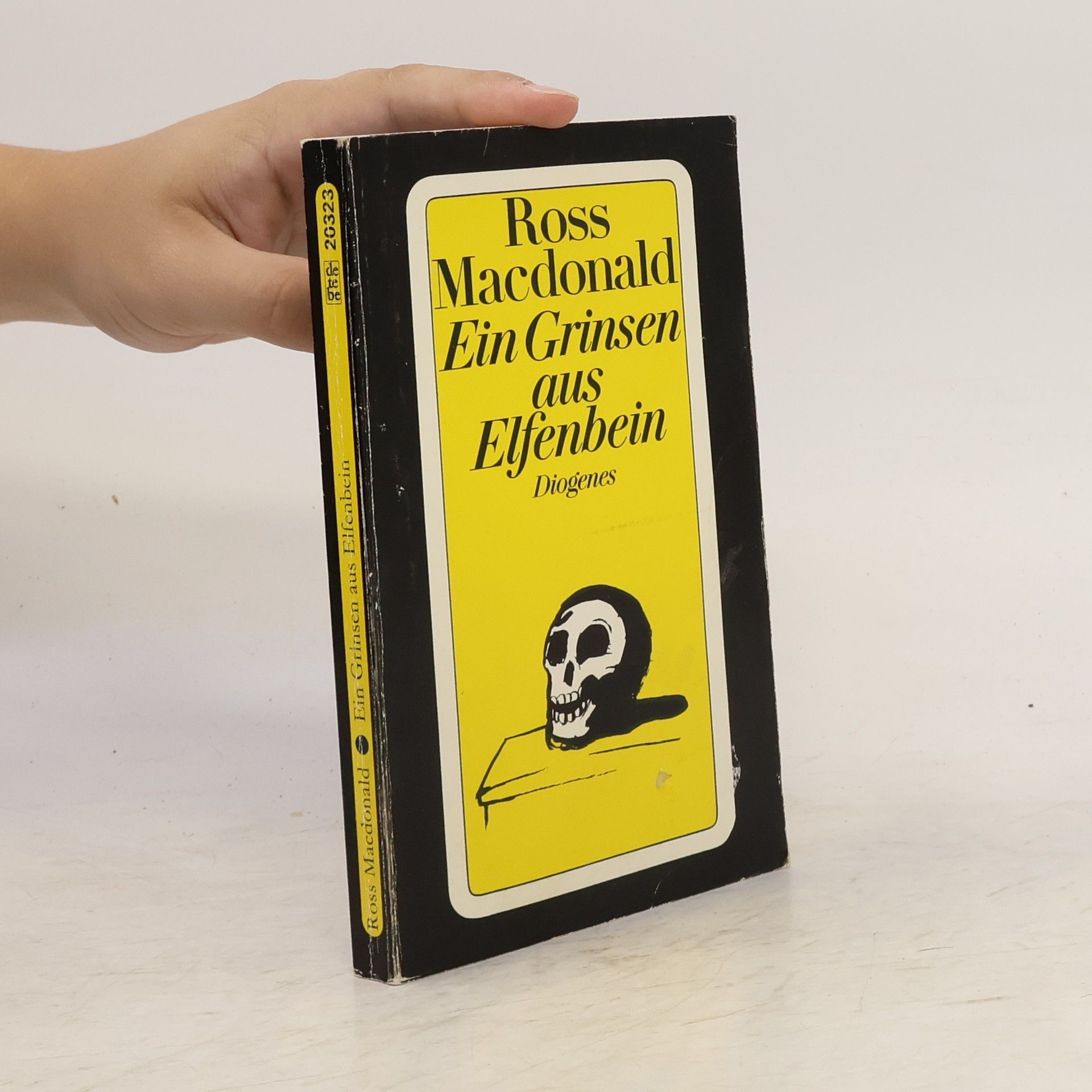 Ross Macdonald Ein Grinsen aus Elfenbein