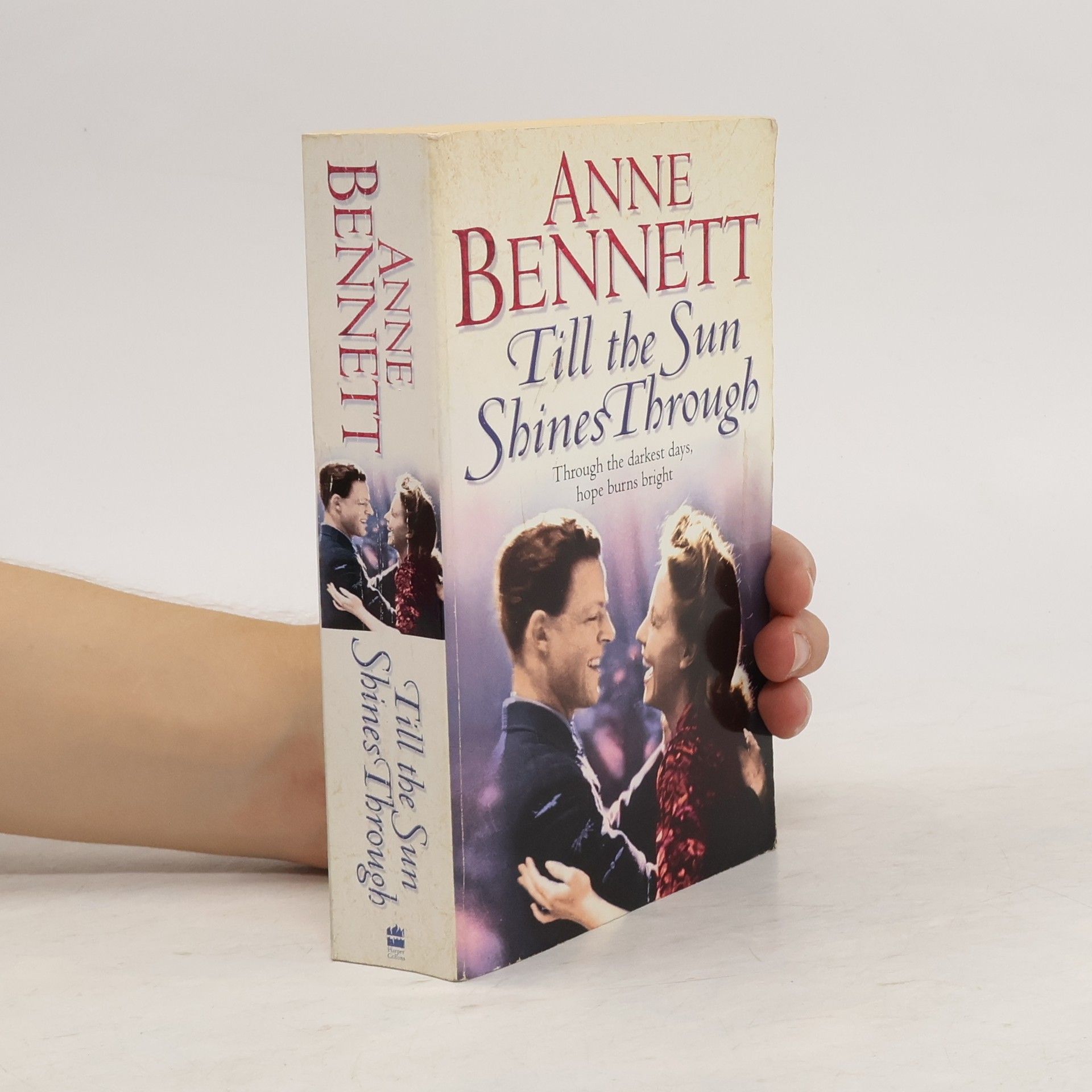 Anne Bennet Till the Sun Shines Through