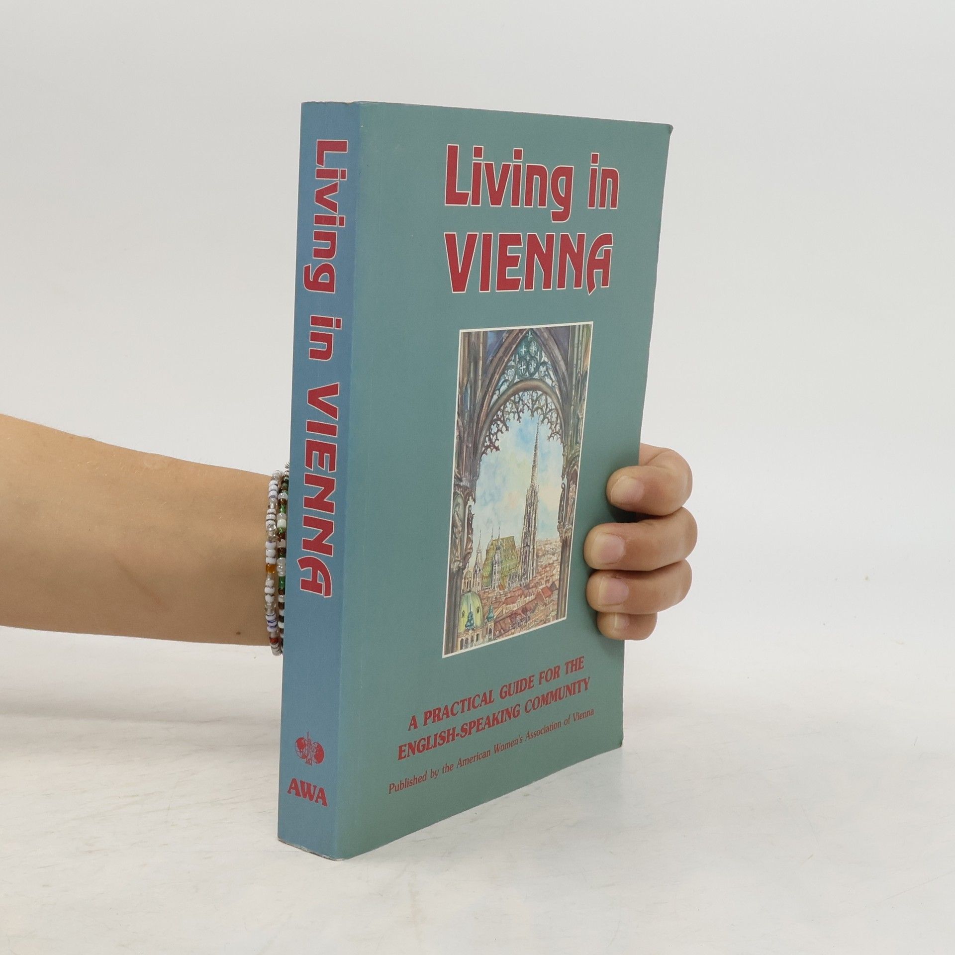 Autores varios Living in Vienna