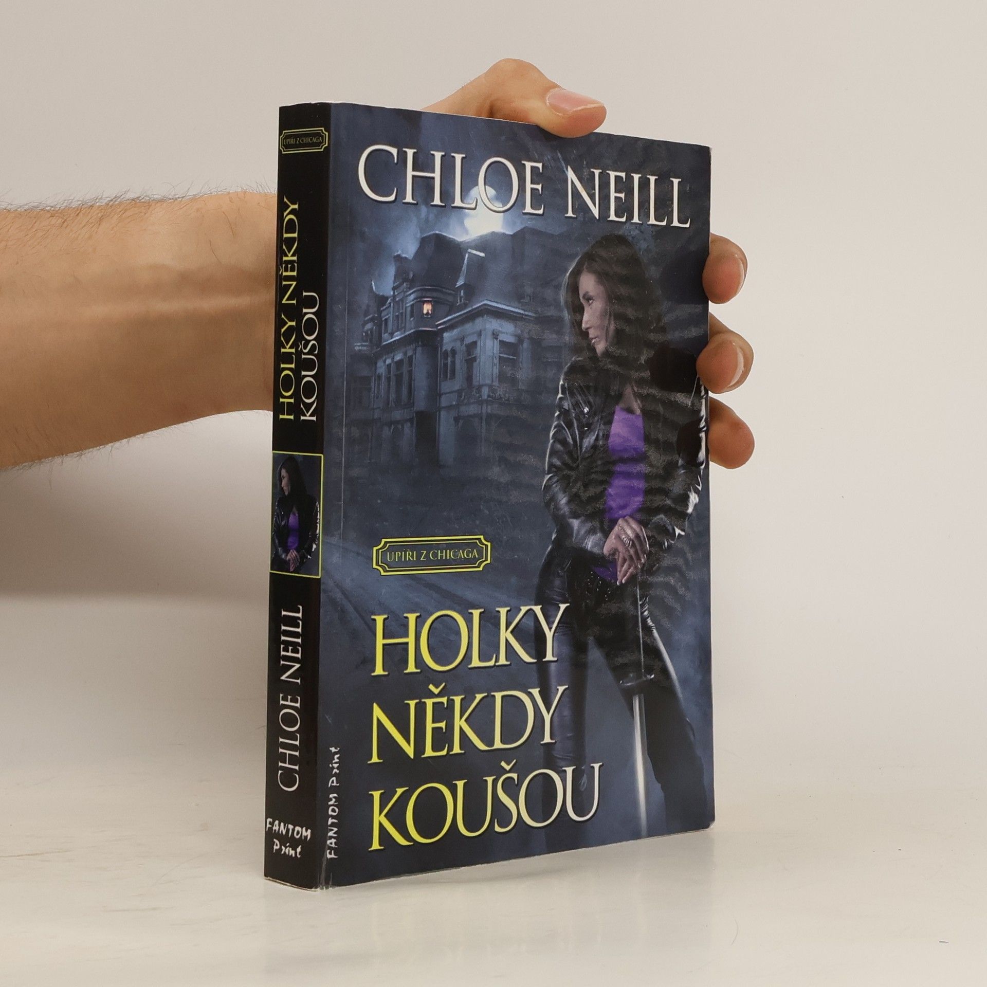 Chloe Neill Holky někdy koušou