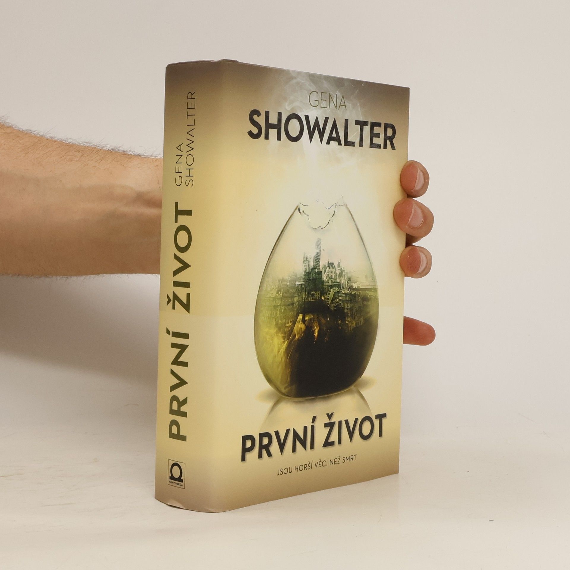 Gena Showalter První život