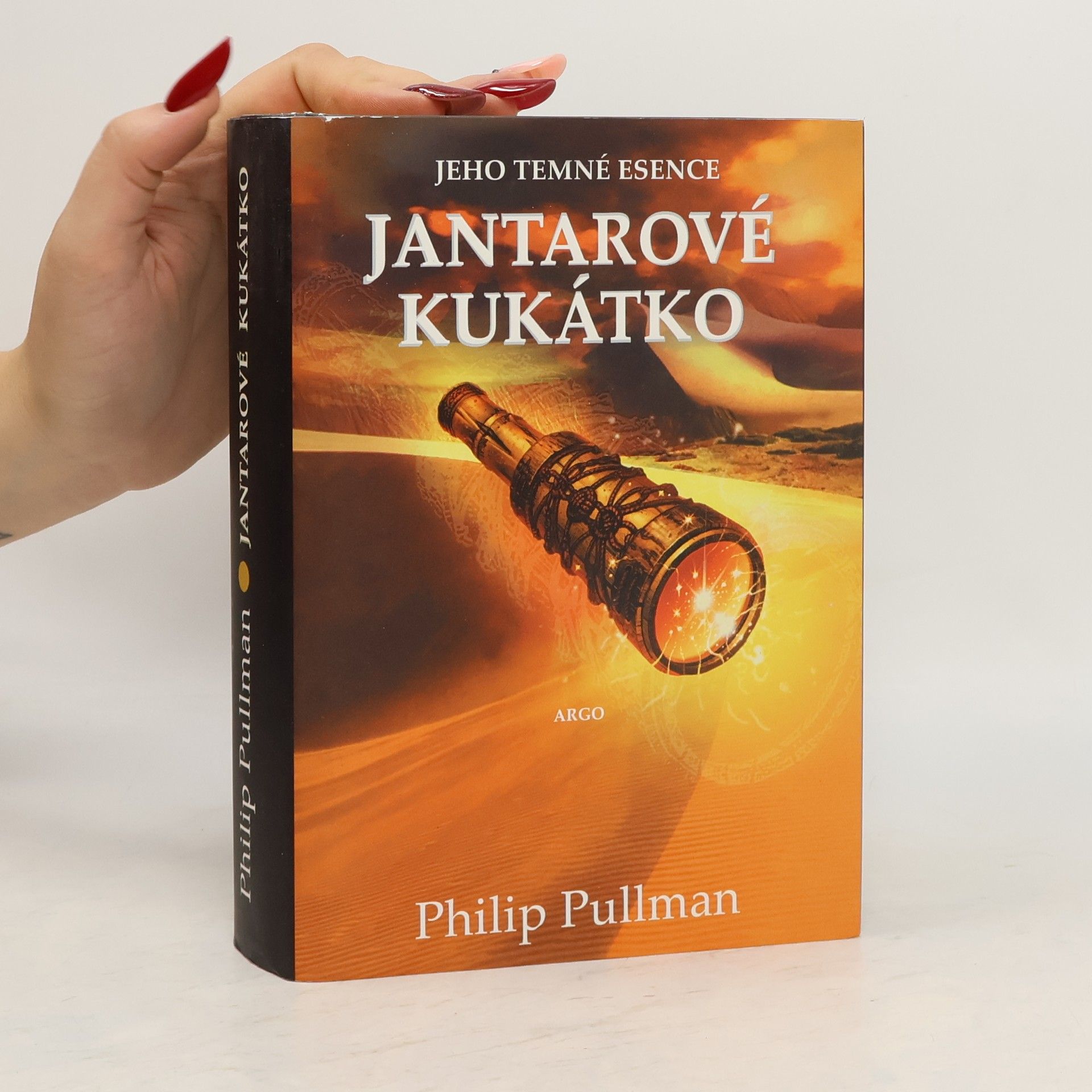 Philip Pullman Jeho temné esence. Jantarové kukátko
