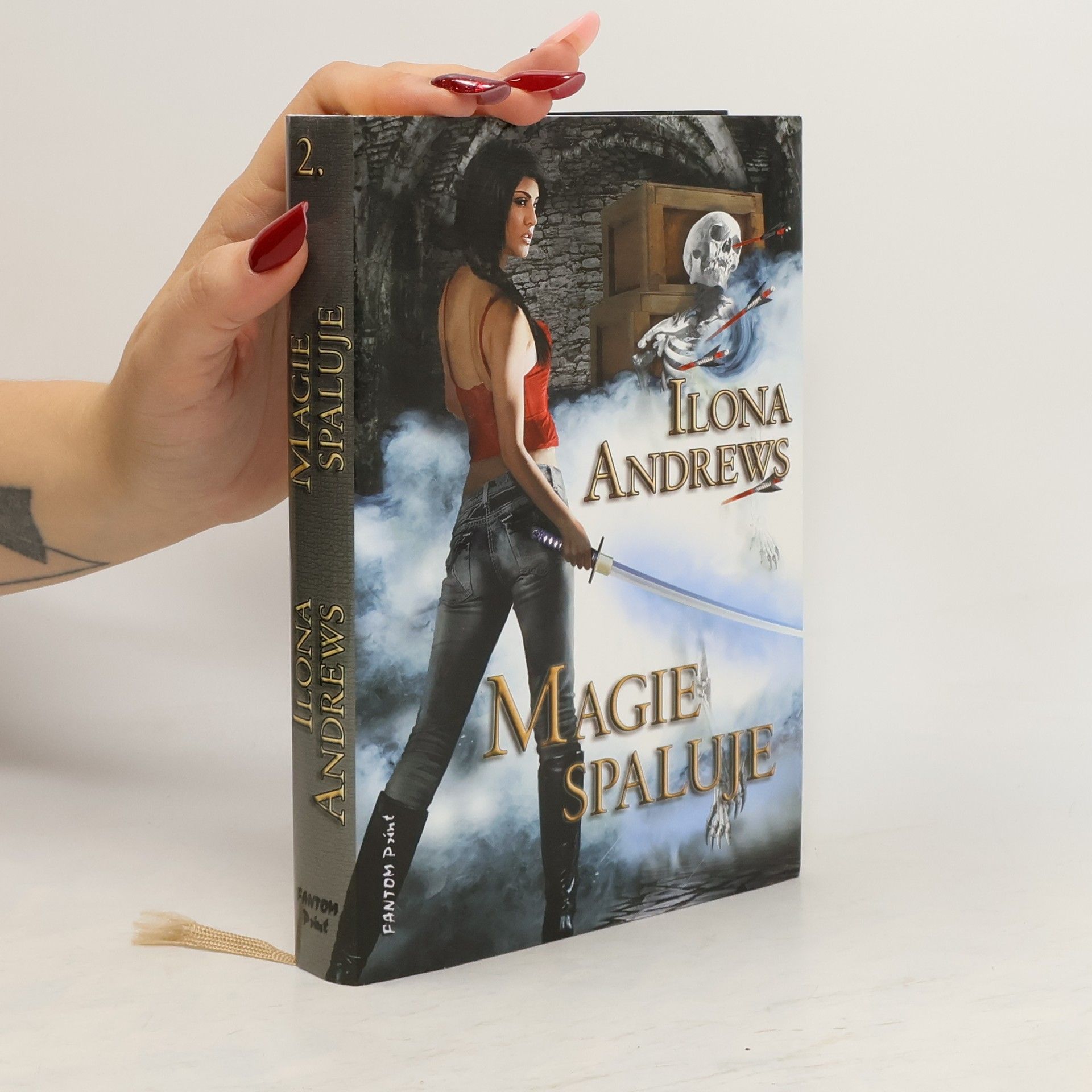 Ilona Andrews Magie spaluje
