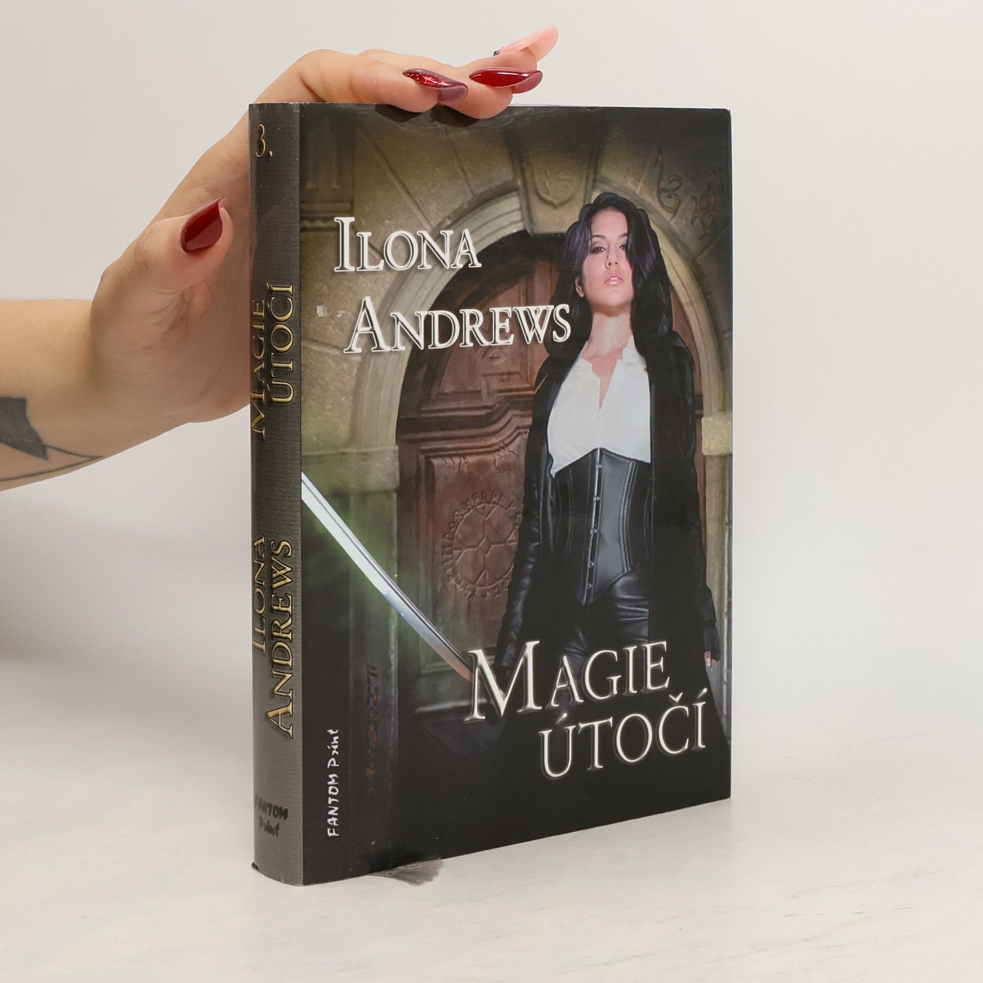 Ilona Andrews Magie útočí