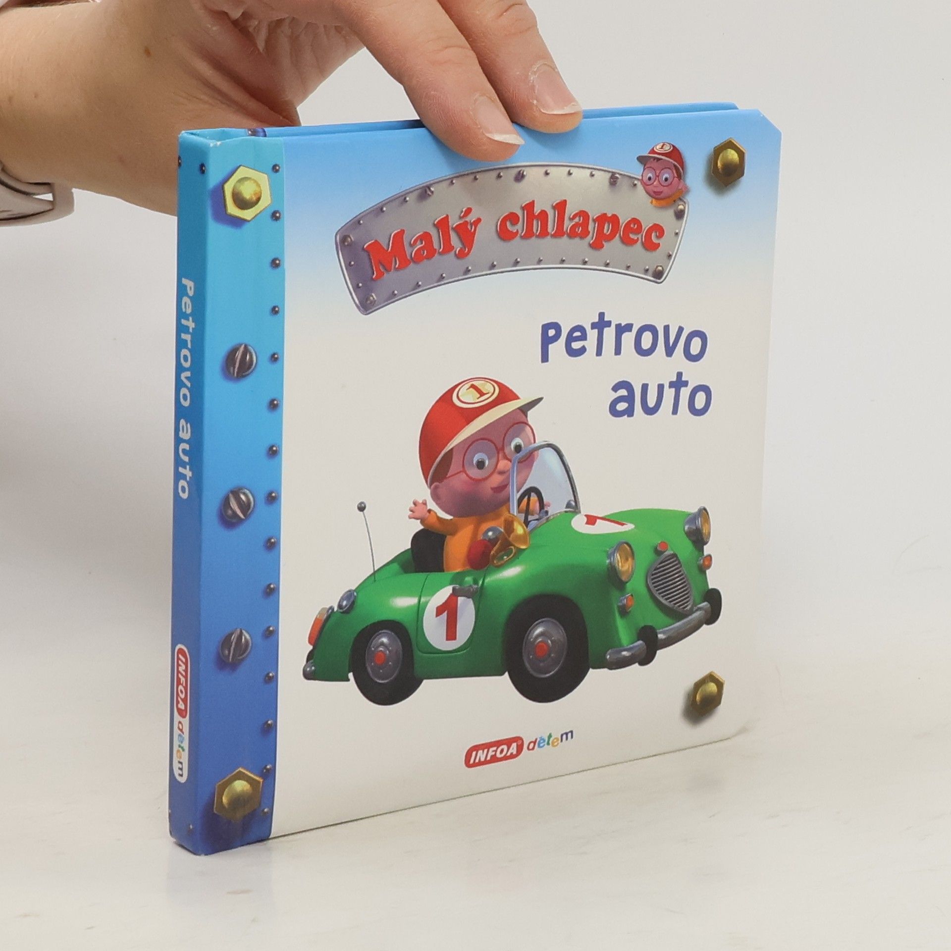 Émilie Beaumont Malý chlapec - Petrovo auto