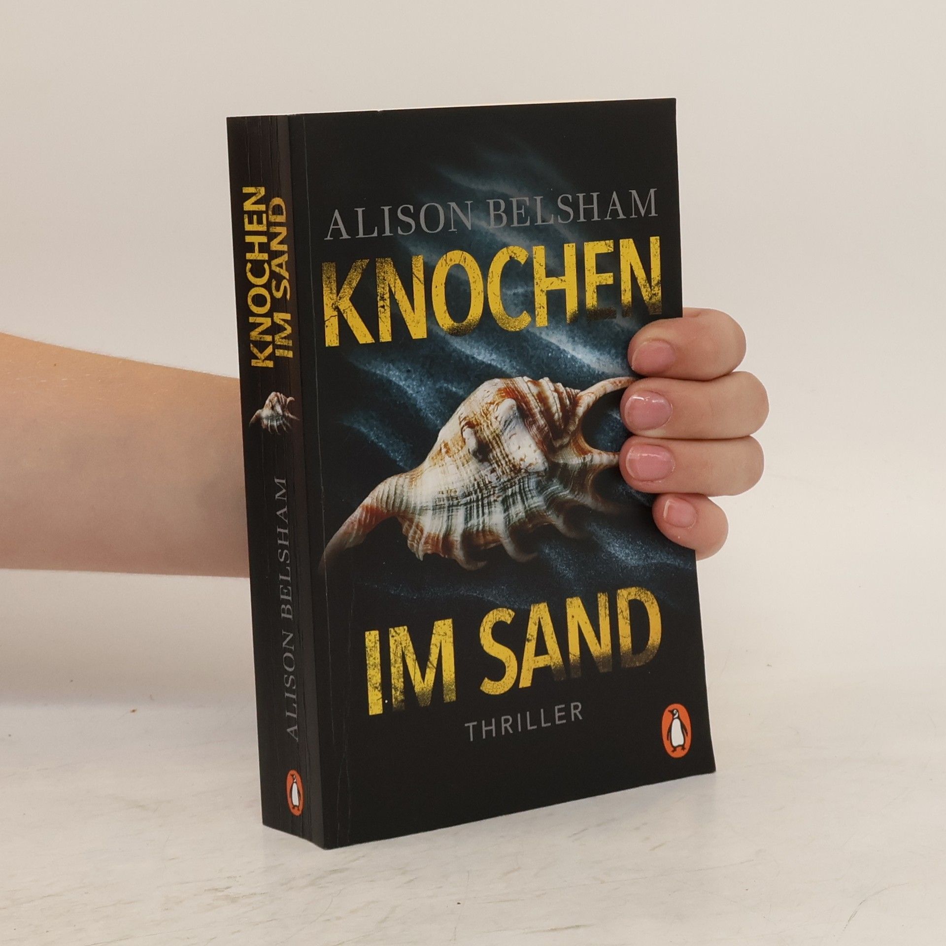 Alison Belsham Knochen im Sand