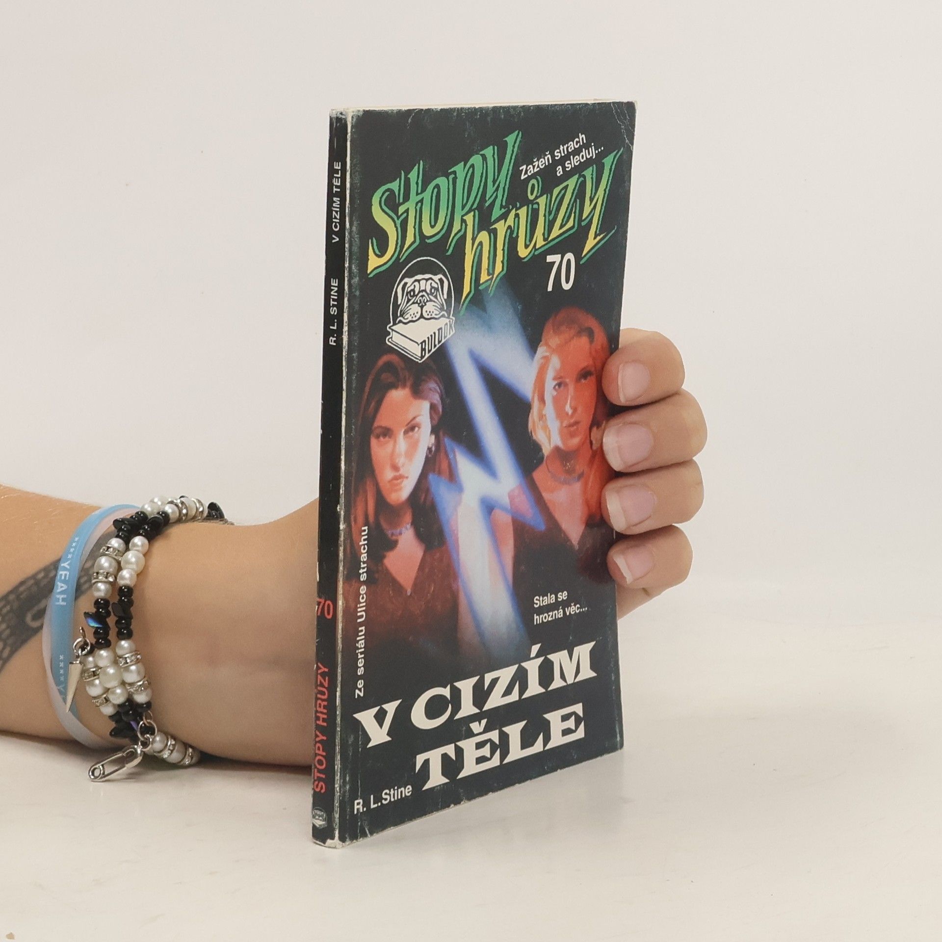 R. L. Stine V cizím těle. Stopy hrůzy 70