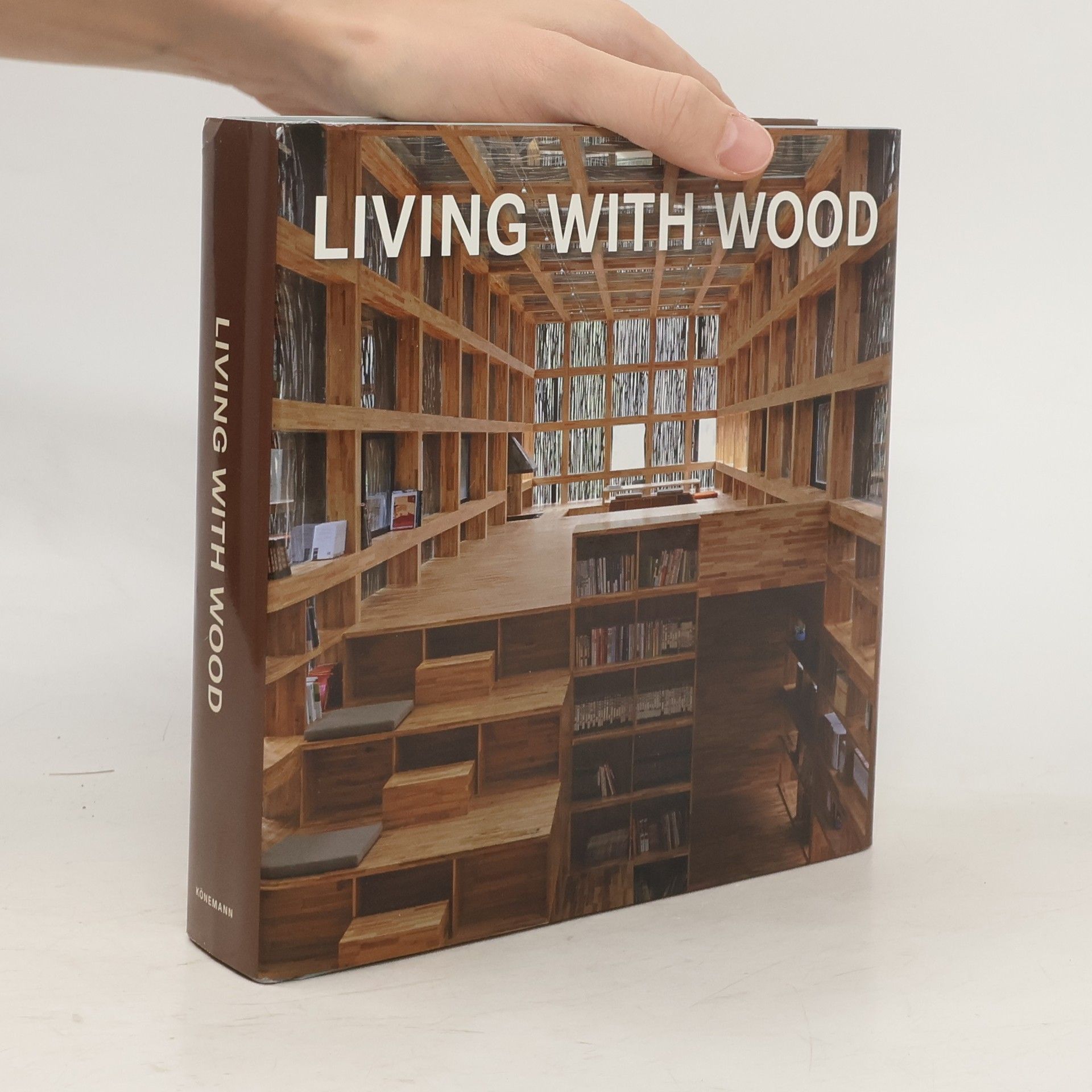 Autores varios Living with wood