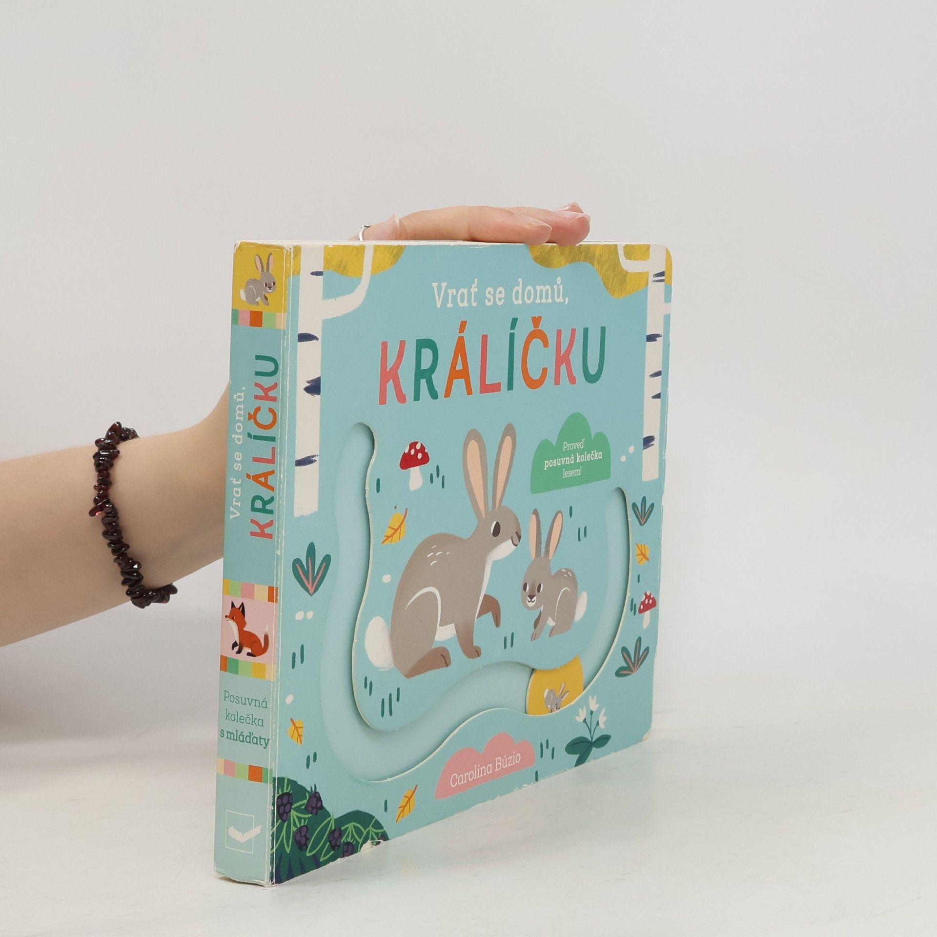 Carolina Búzio Vrať se domů, králíčku