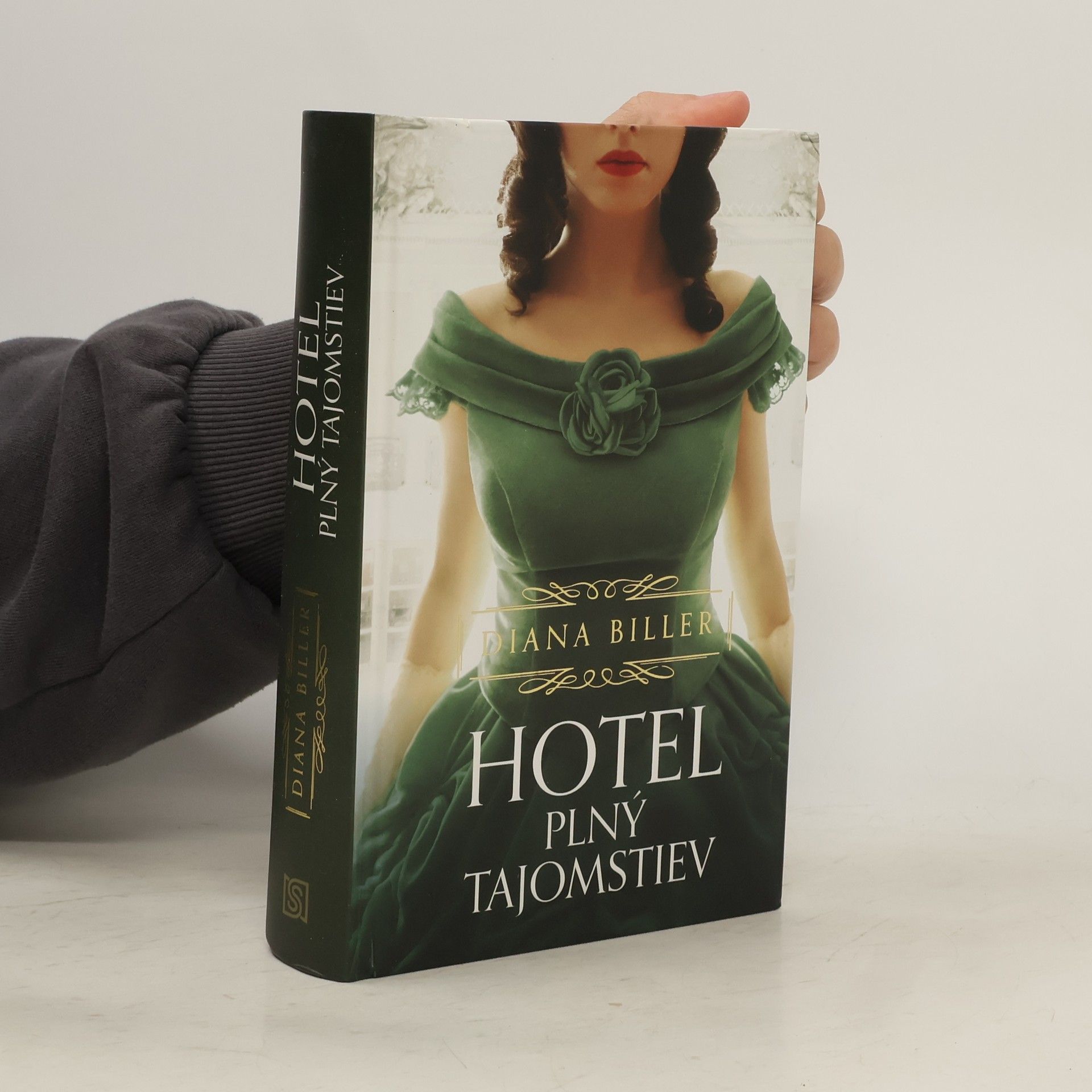 Diana Biller Hotel plný tajomstiev