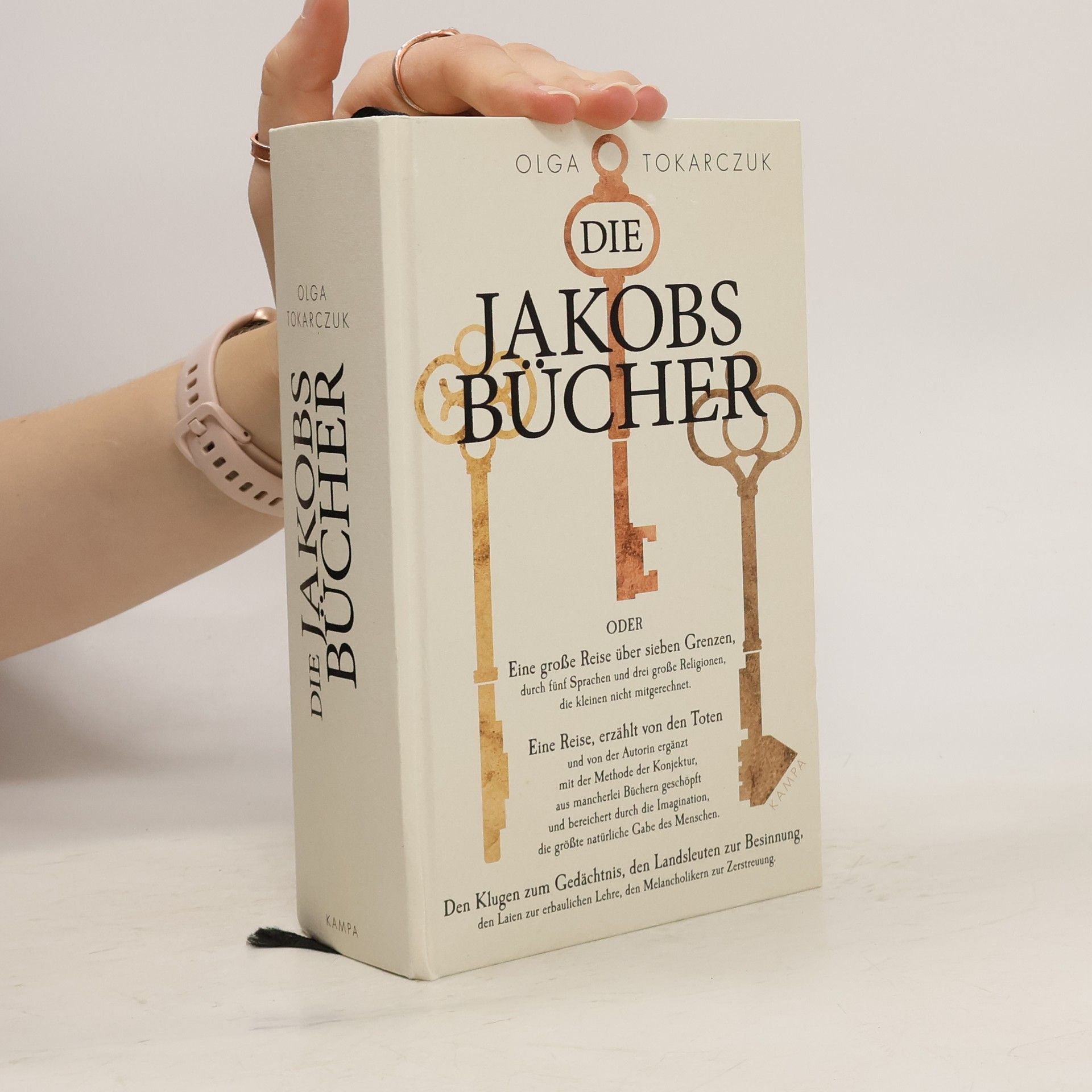 Olga Tokarczuk Die Jakobsbücher oder Eine grosse Reise über sieben Grenzen, durch fünf Sprachen und drei grosse Religionen, die kleinen nicht mitgerechnet - eine Reise, erzählt von den Toten und von der Autorin ergänzt mit der Methode der Konjektur, as mancherlei Büchern geschöpft und bereichert durch die Imagination, die grösste natürliche Gabe des Menschen - den Klugen zum Gedächtnis, den Landsleuten zur Besinnung, den Laien zur erbaulichen Lehre, den Melancholikern zur Zerstreuung