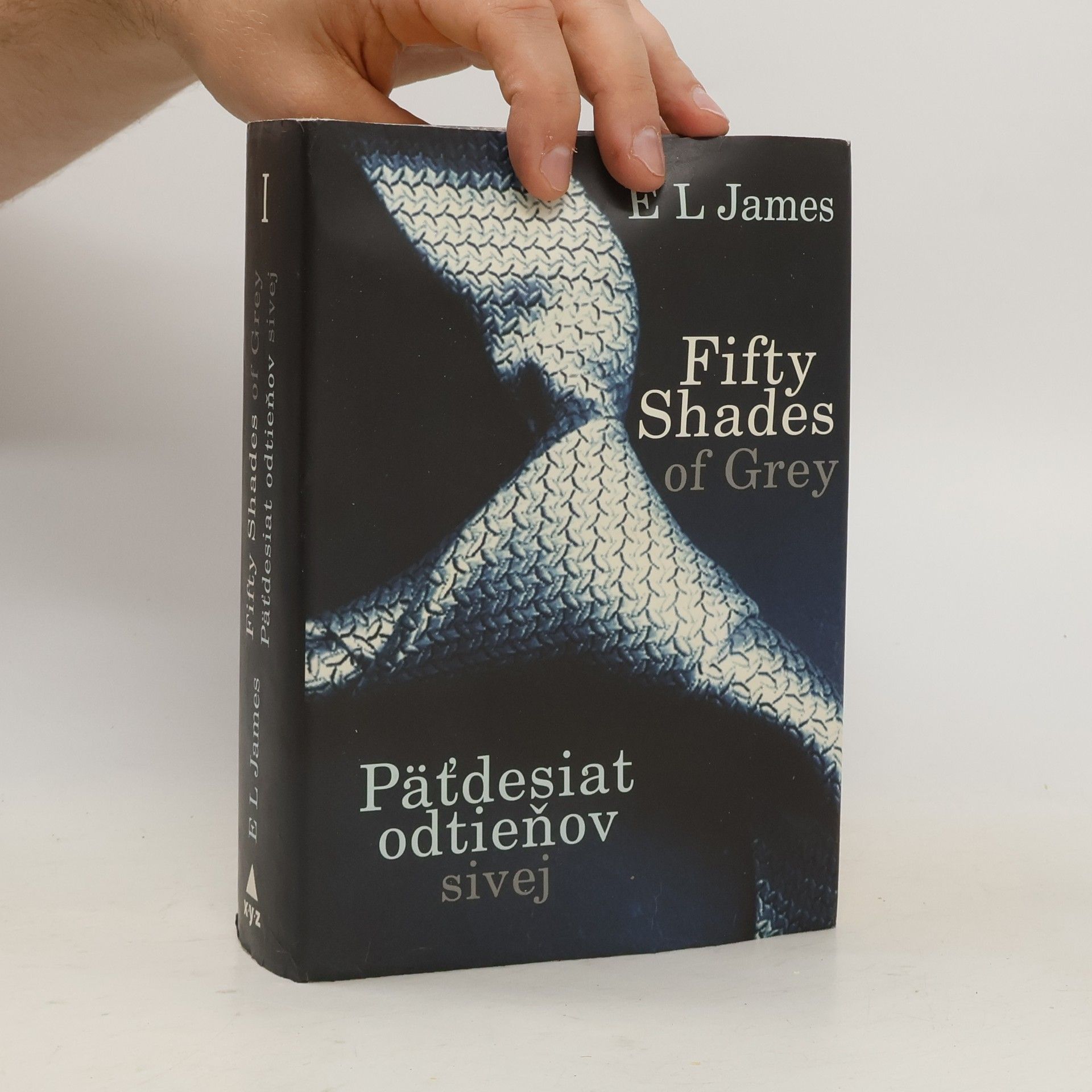 E. L. James Päťdesiat odtieňov sivej