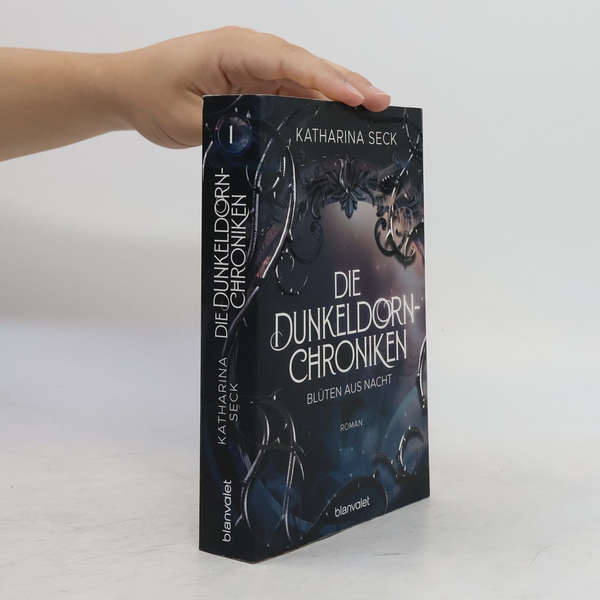 Die Dunkeldorn-Chroniken - Blüten aus Nacht