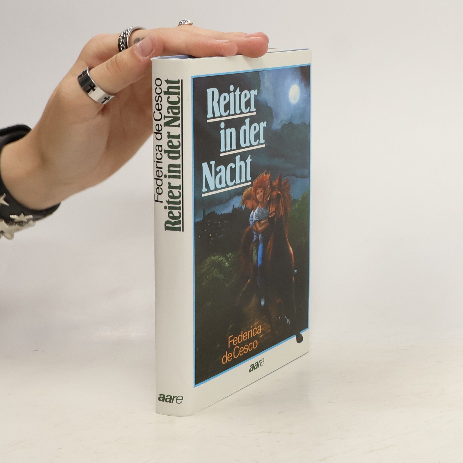 Federica de Cesco Reiter in der Nacht