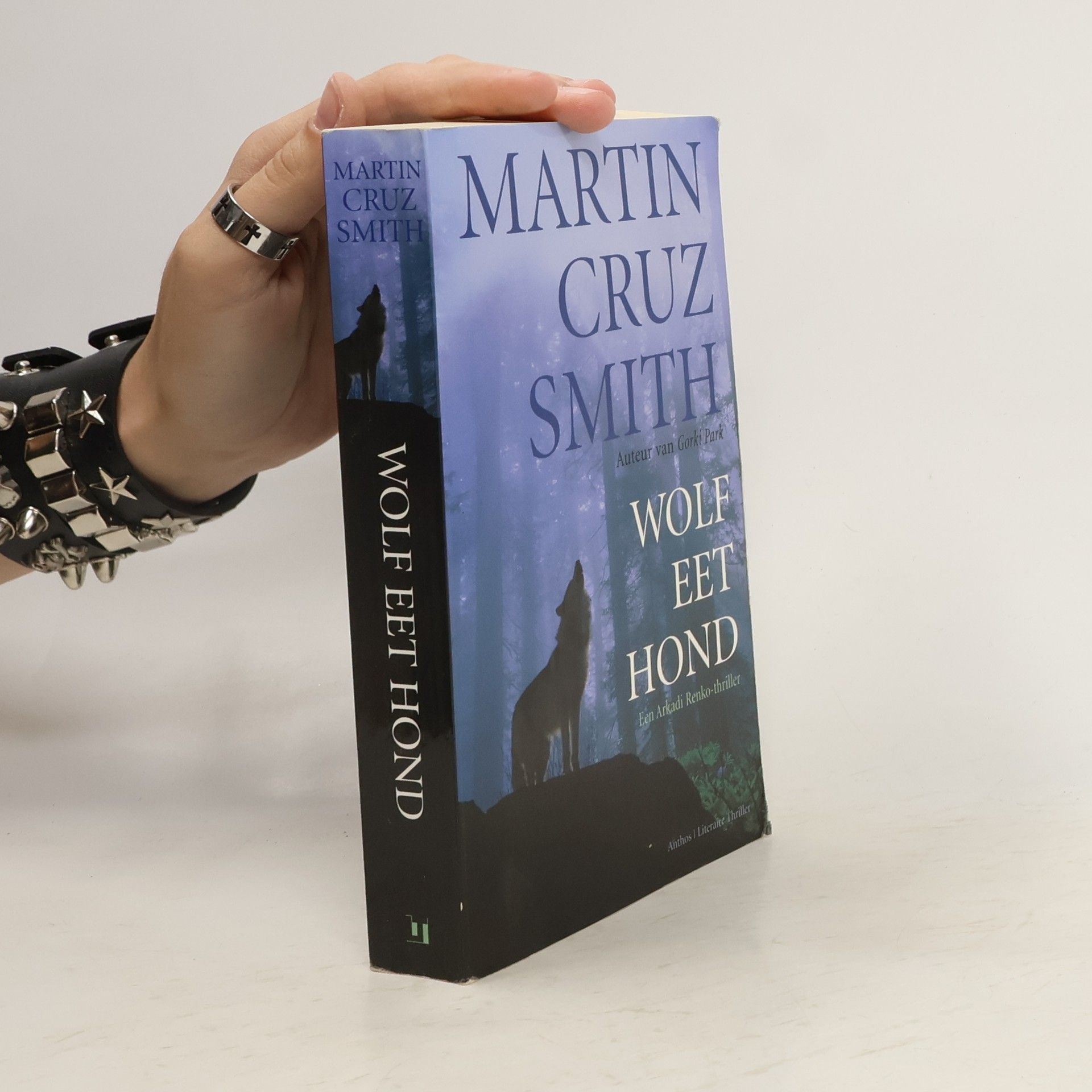 Martin Cruz-Smith Wolf eet hond