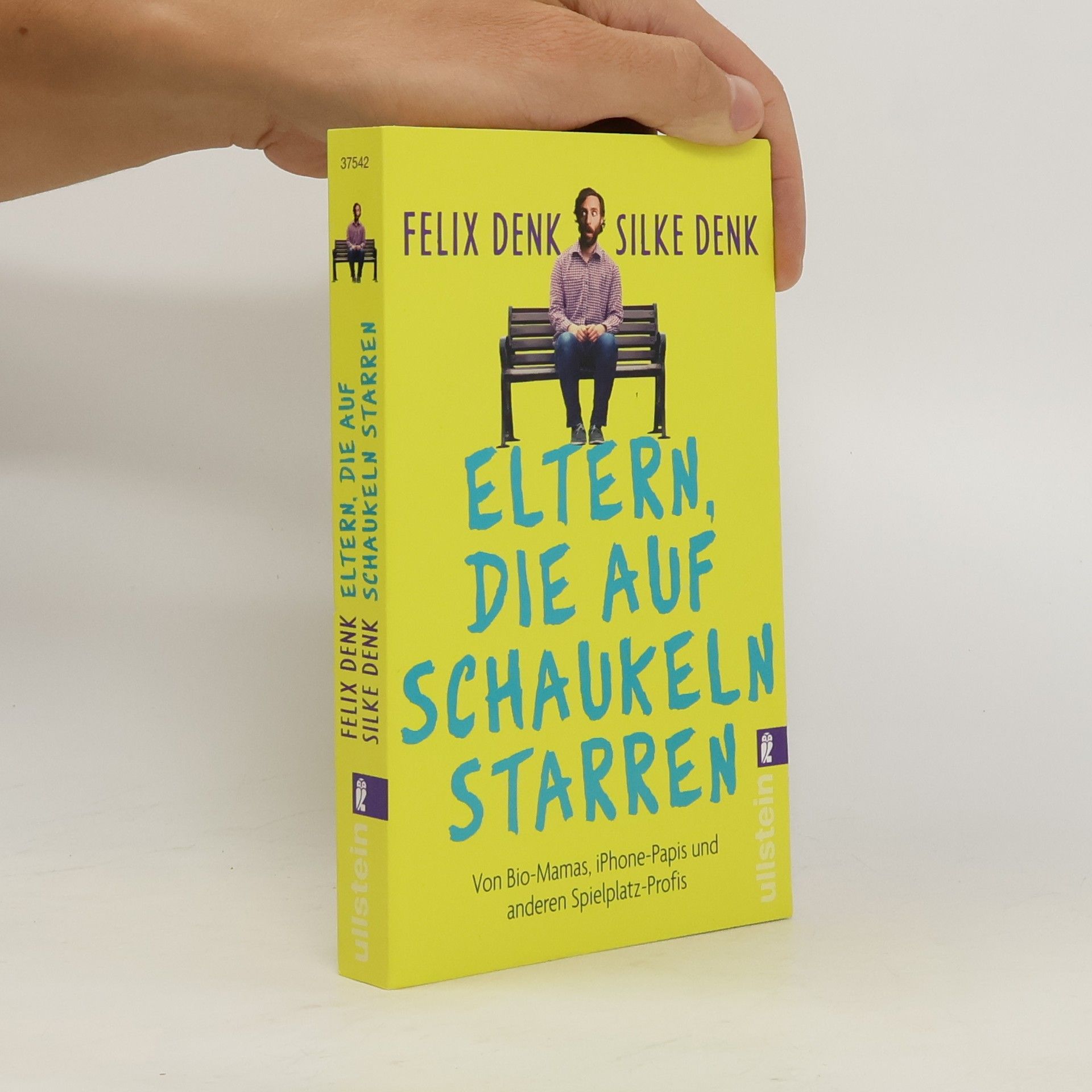 Felix Denk Eltern, die auf Schaukeln starren