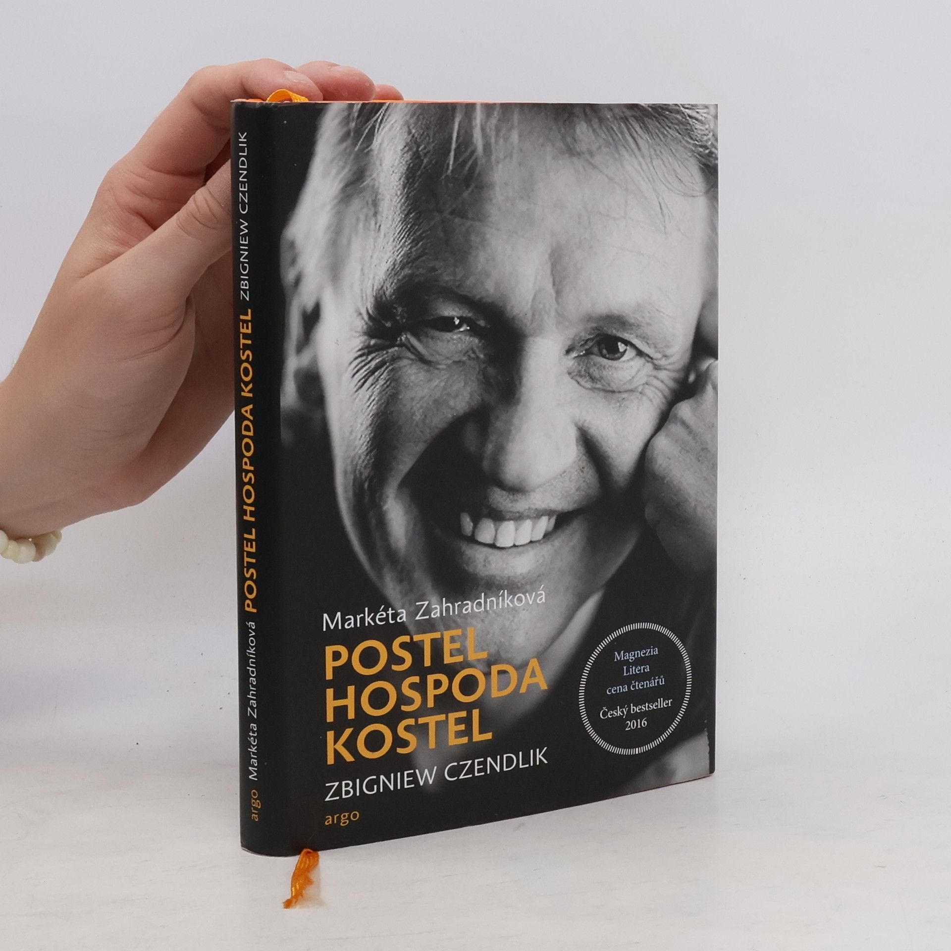 Postel, hospoda, kostel
