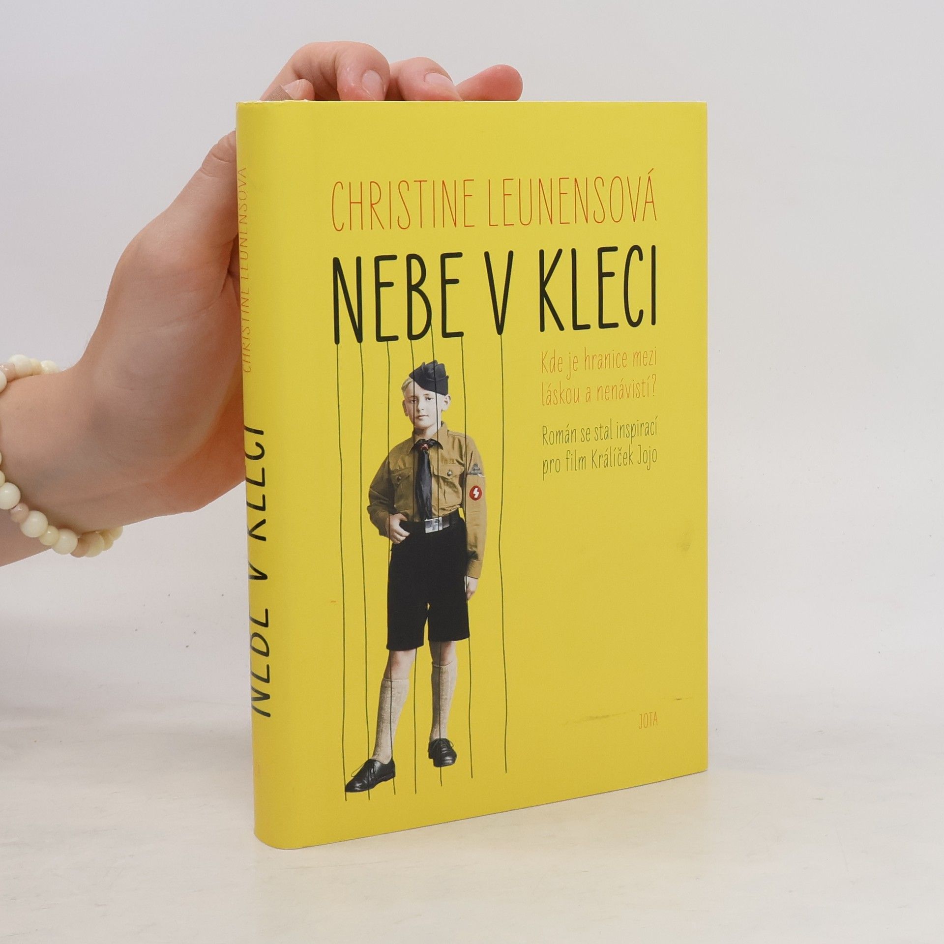 Christine Leunens Nebe v kleci