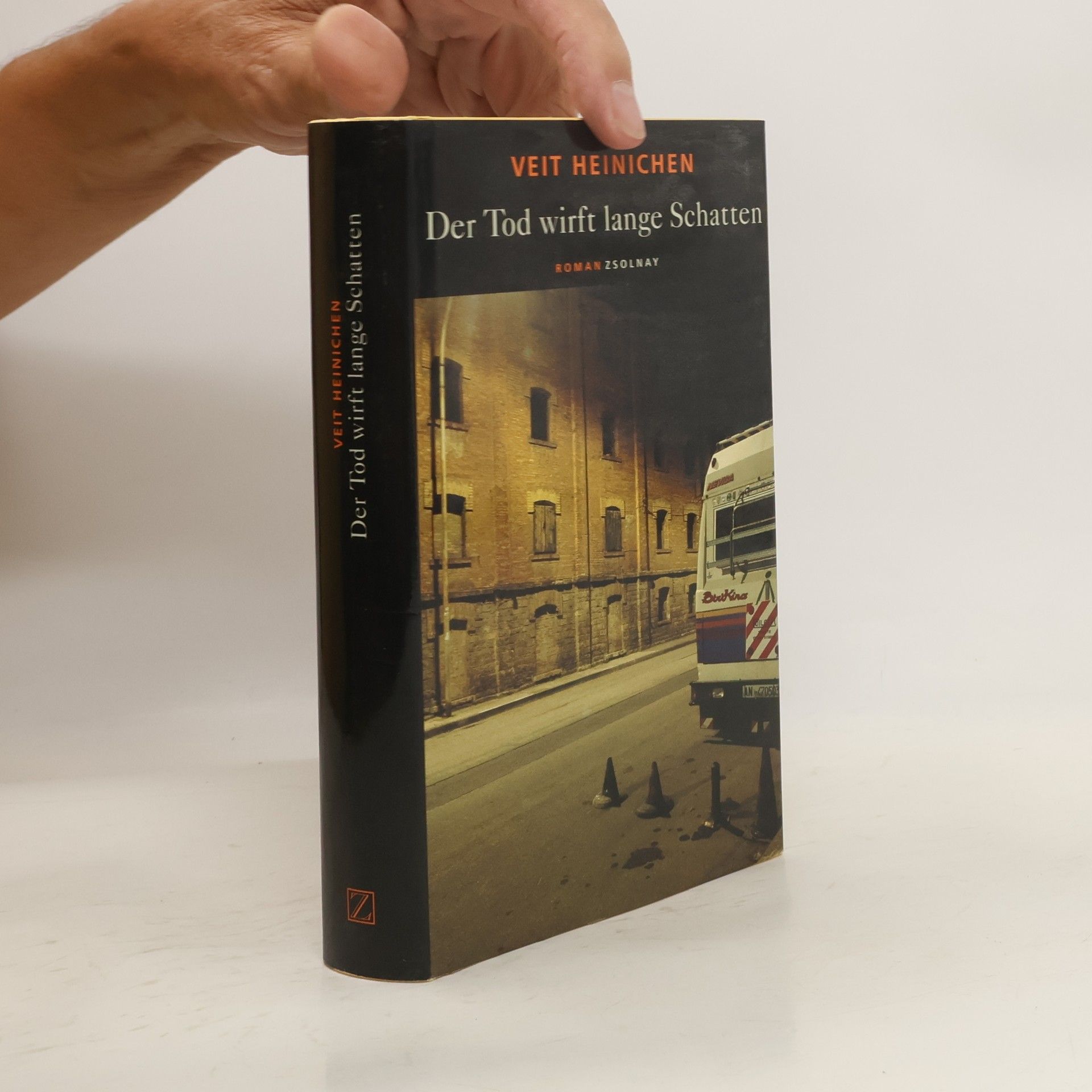 Veit Heinichen Der Tod wirft lange Schatten