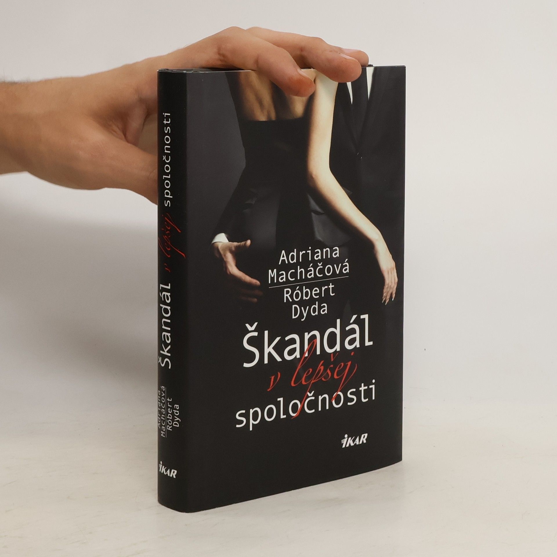 Adriana Machac Škandál v lepšej spoločnosti