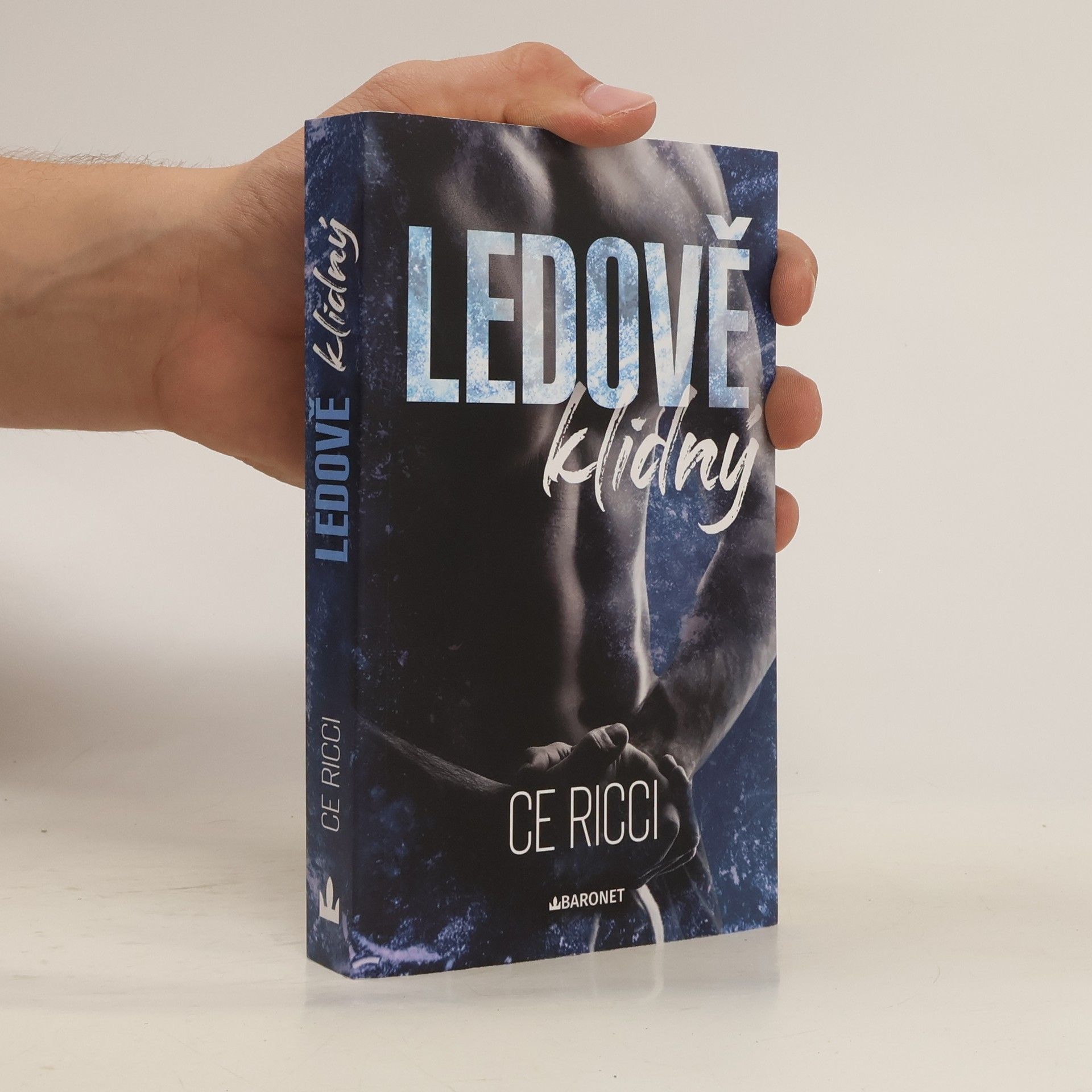 Ce Ricci Ledově klidný