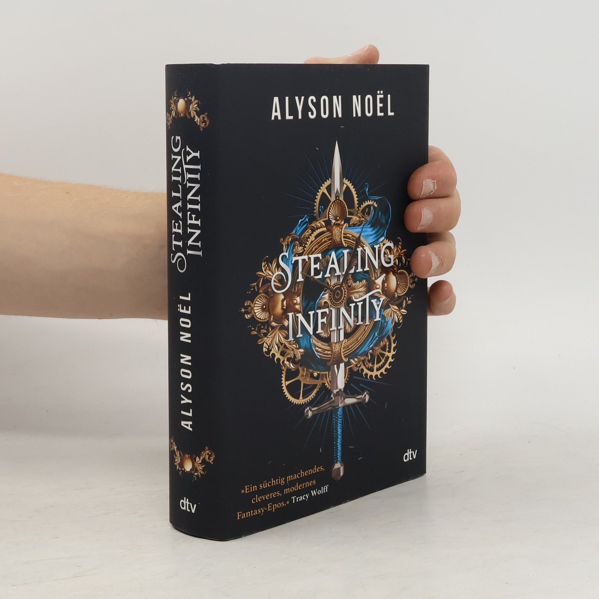 Alyson Noë͏l Stealing infinity