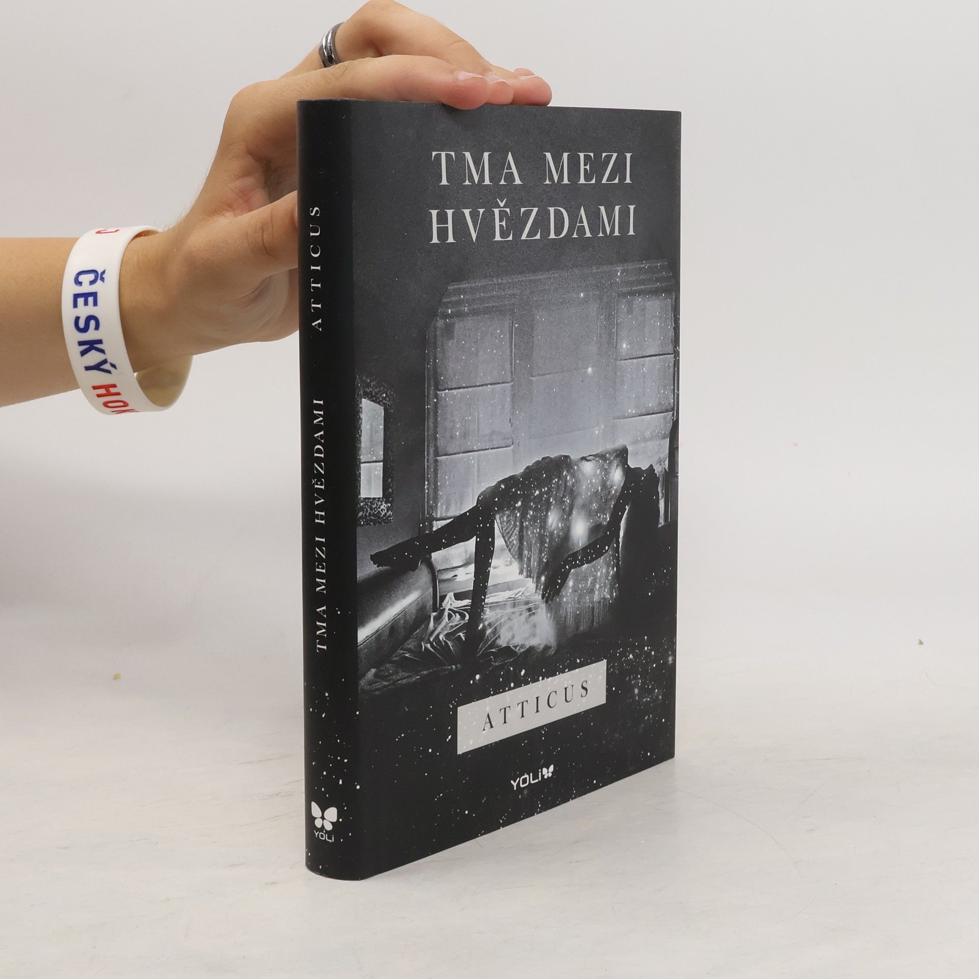 Atticus Tma mezi hvězdami