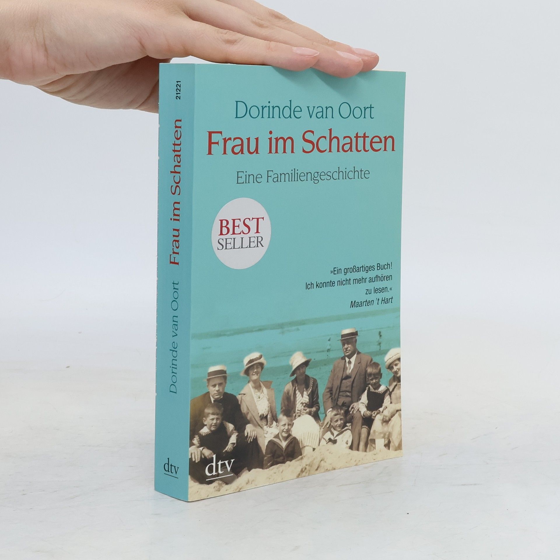Dorinde van Oort Frau im Schatten