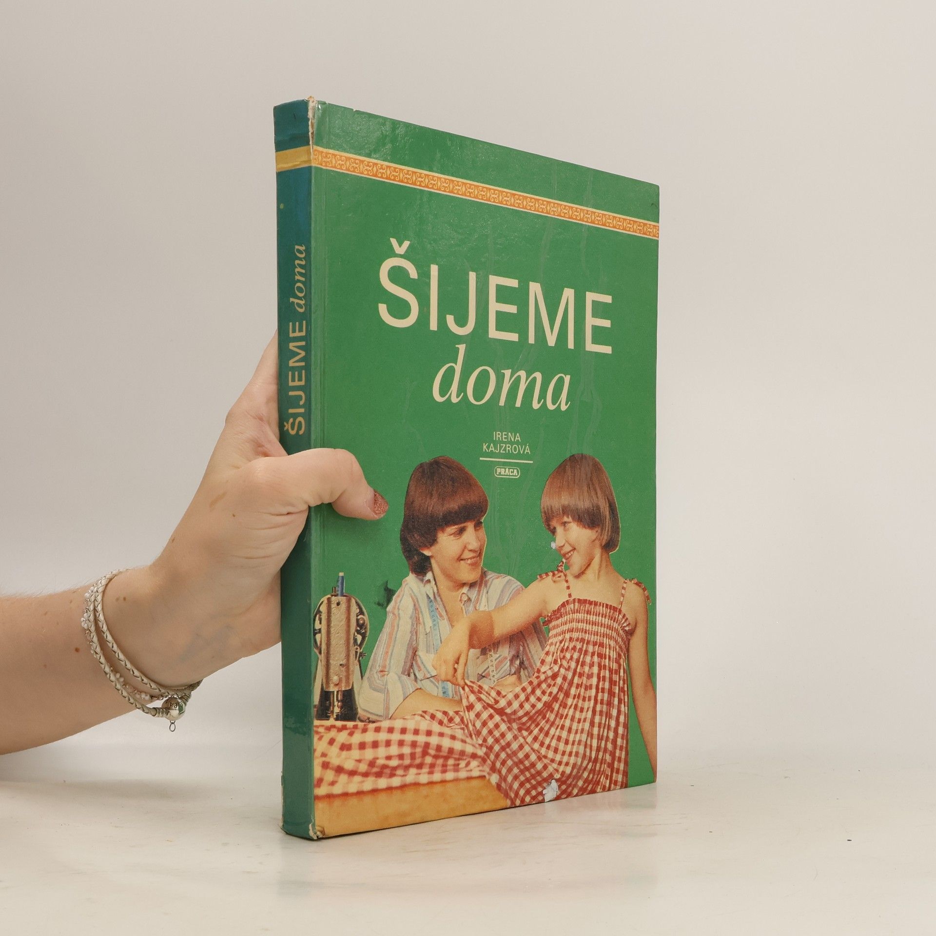 Irena Kajzrová Šijeme doma