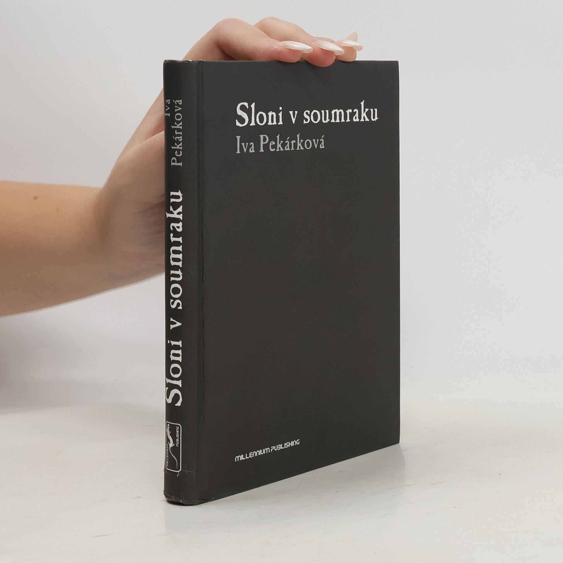 Iva Pekárková Sloni v soumraku