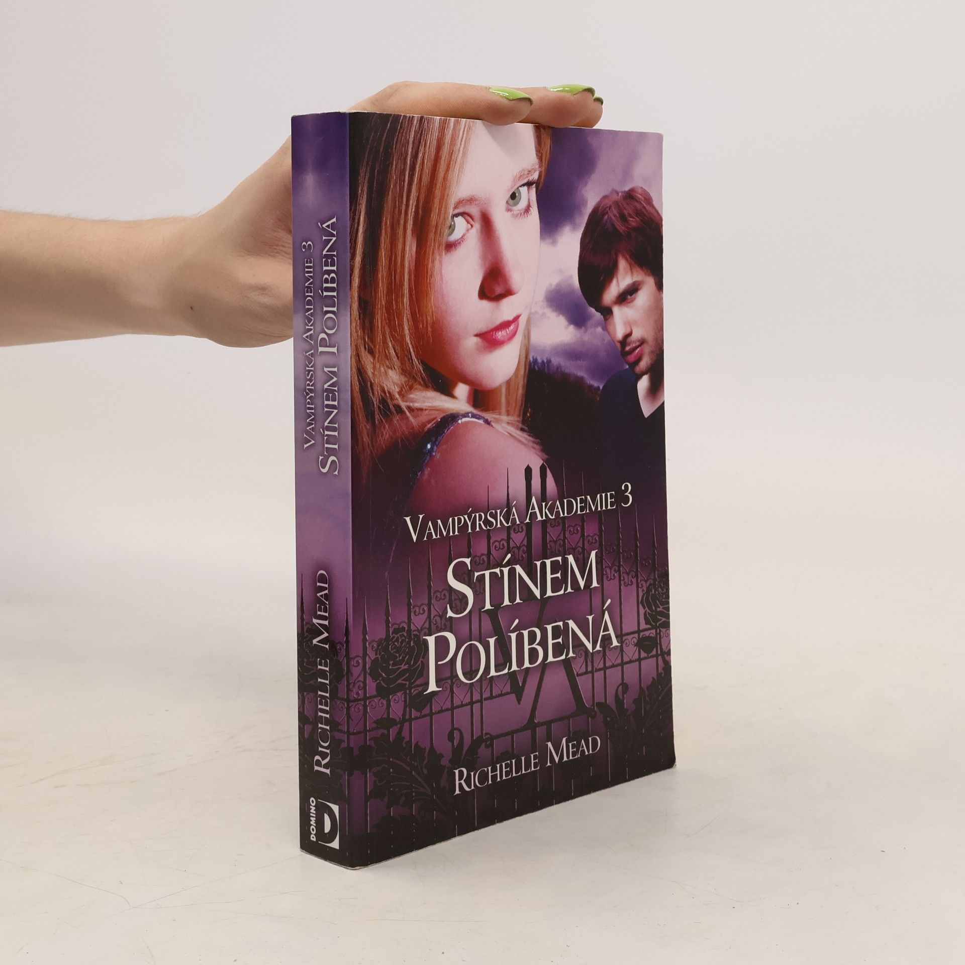 Richelle Mead Vampýrská akademie 3: Stínem políbená.