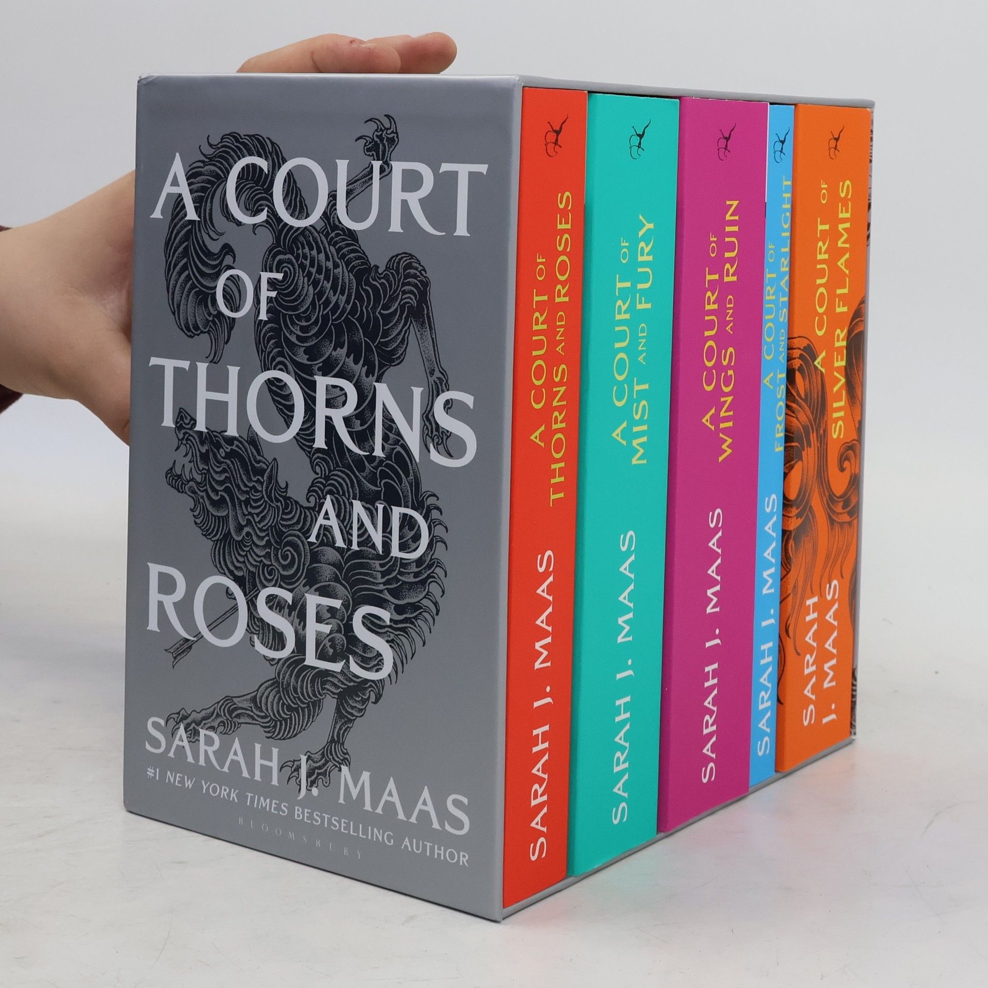 Sarah J. Maasová A court of Thorns and Roses (1-5)