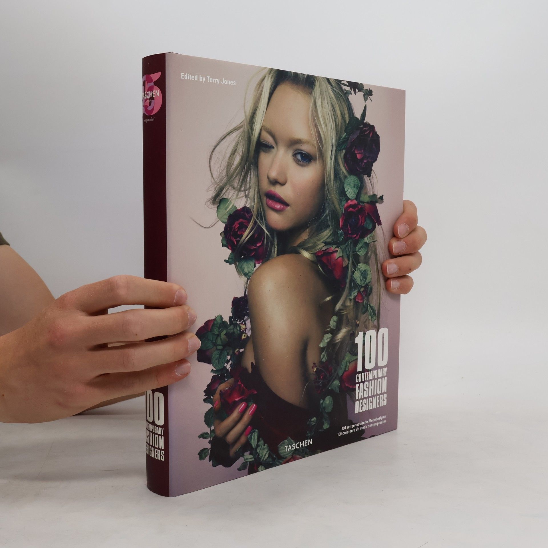 Terry Jones 100 Contemporary Fashion Designers A-K; L-Z