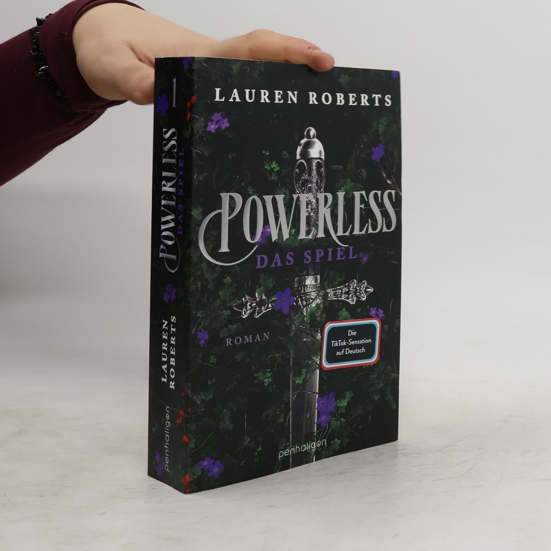 Lauren Roberts Powerless: Das Spiel