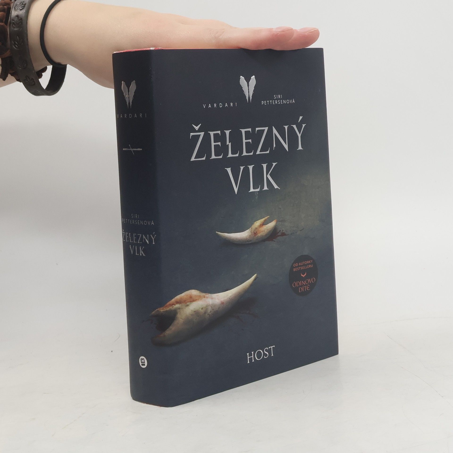 Siri Pettersenová Vardari. Železný vlk