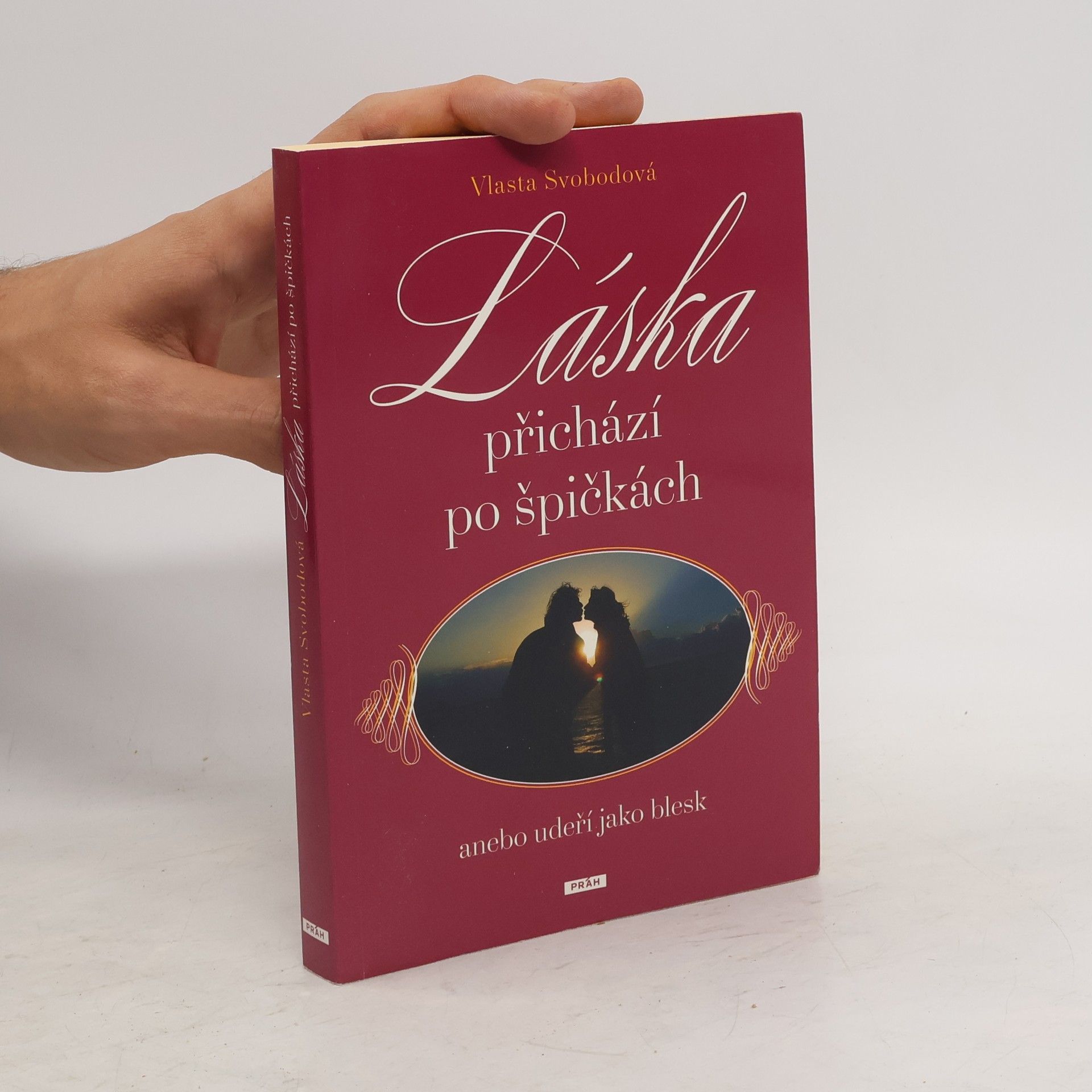Vlasta Svobodová Láska přichází po špičkách, anebo udeří jako blesk