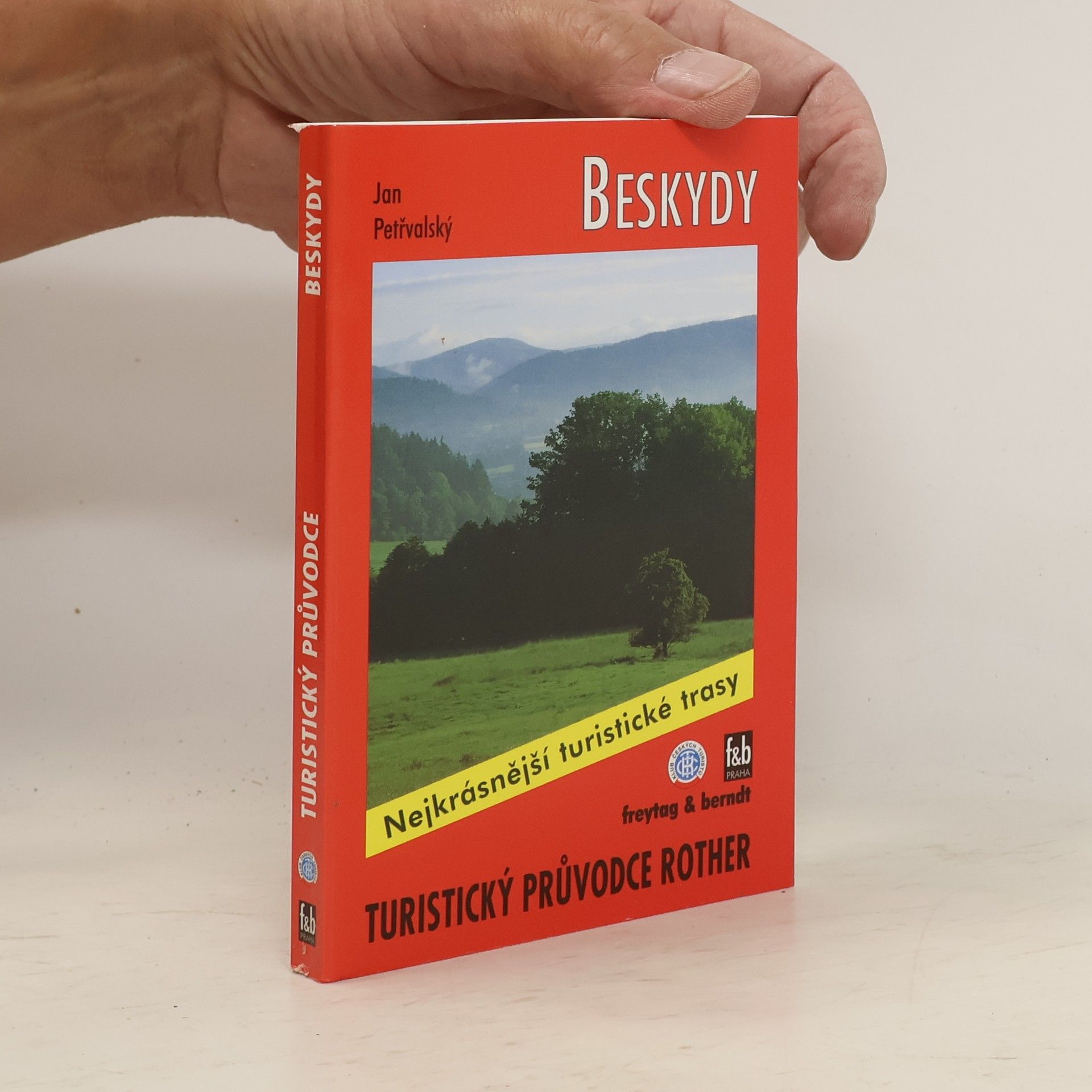 Jan Petřvalský Beskydy : 50 vybraných turistických tras v Moravskoslezských Beskydech a okolních pohořích