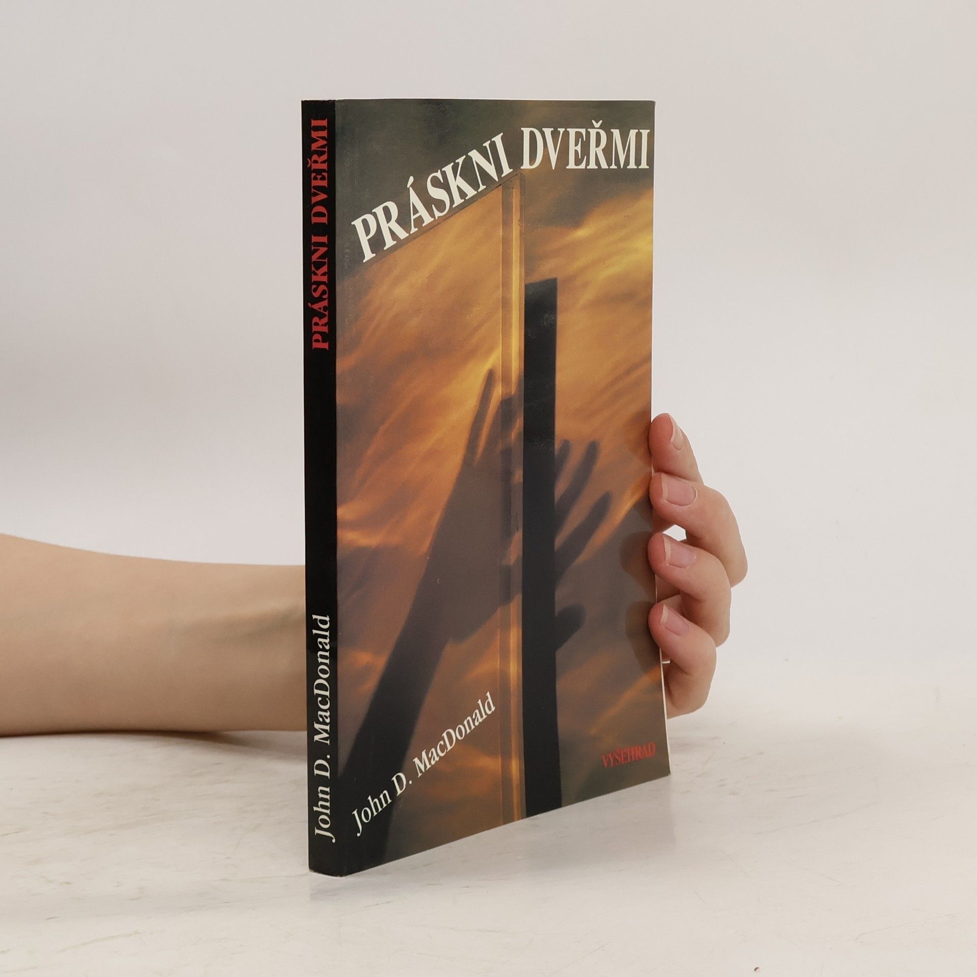 John D. MacDonald Práskni dveřmi
