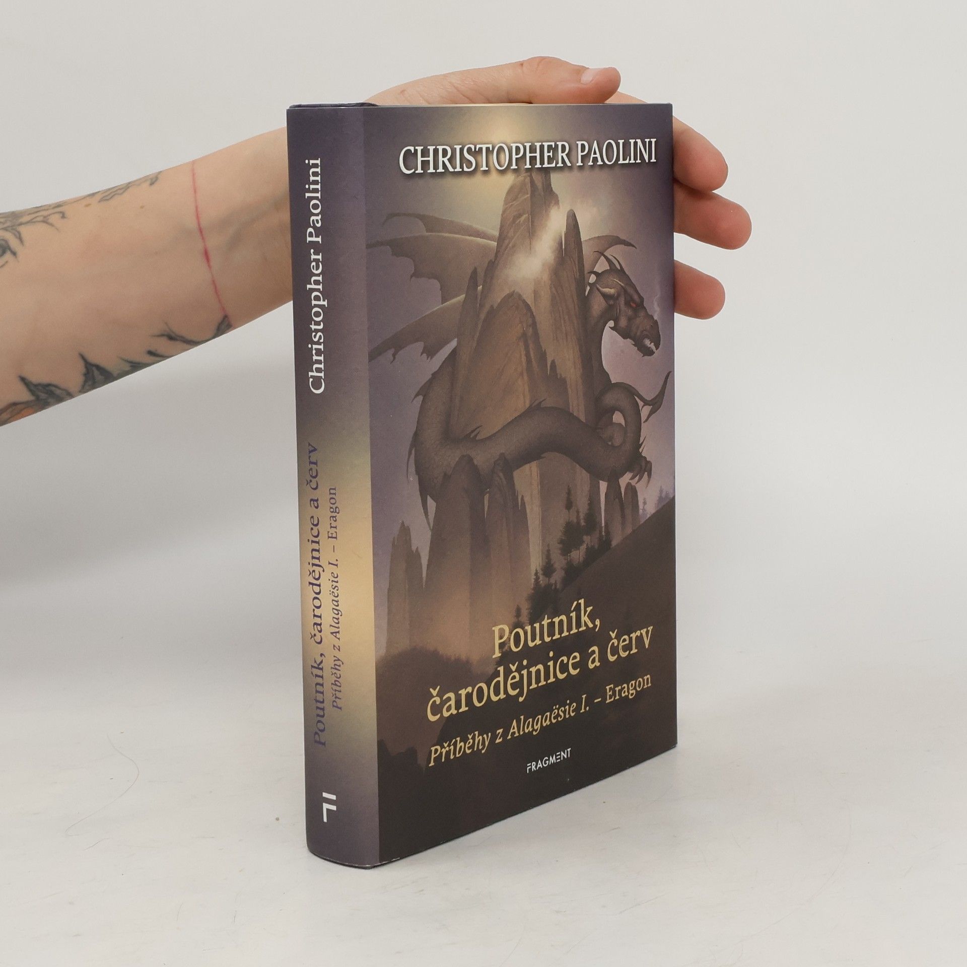 Christopher Paolini Poutník, čarodějnice a červ - Příběhy z Alagaësie I.