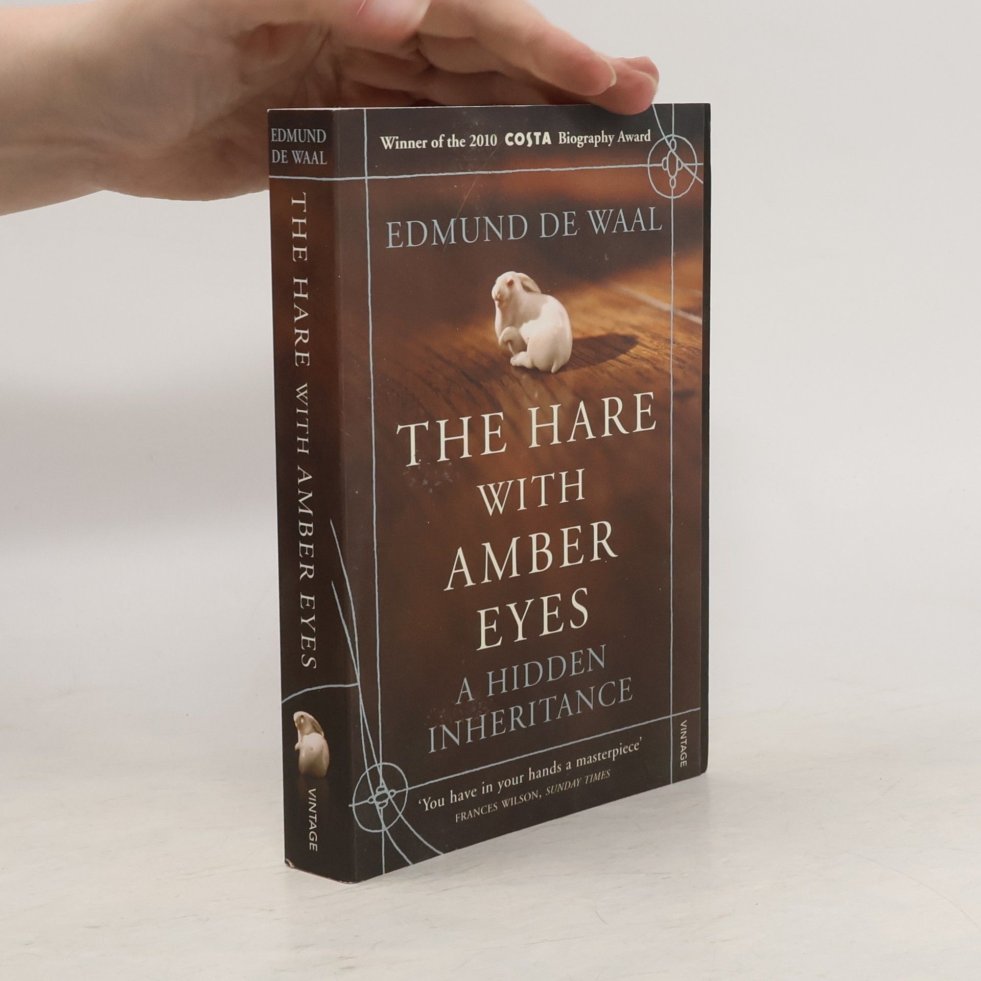 Edmund de Waal The hare with amber eyes. A hidden inheritance