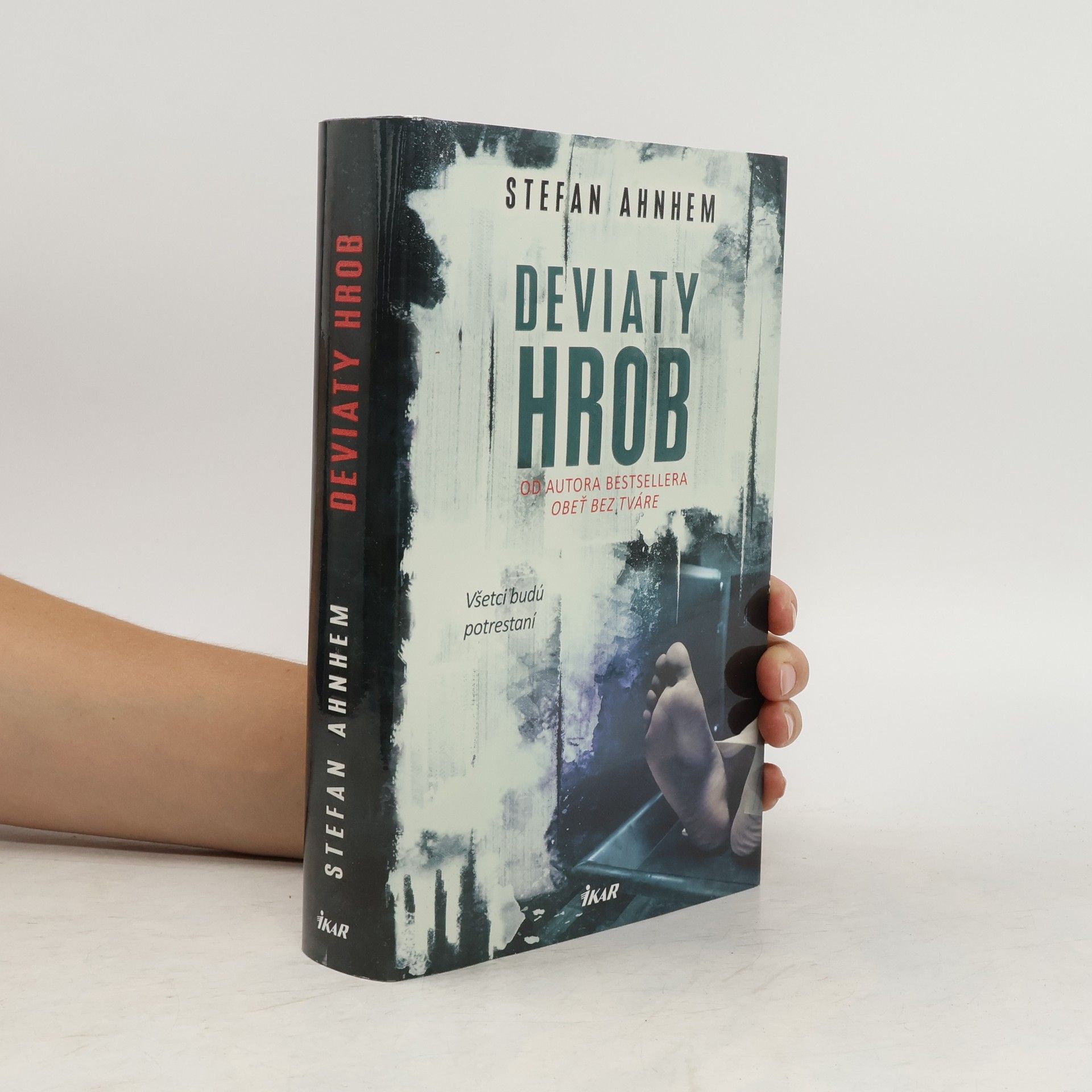Stefan Ahnhem Deviaty hrob