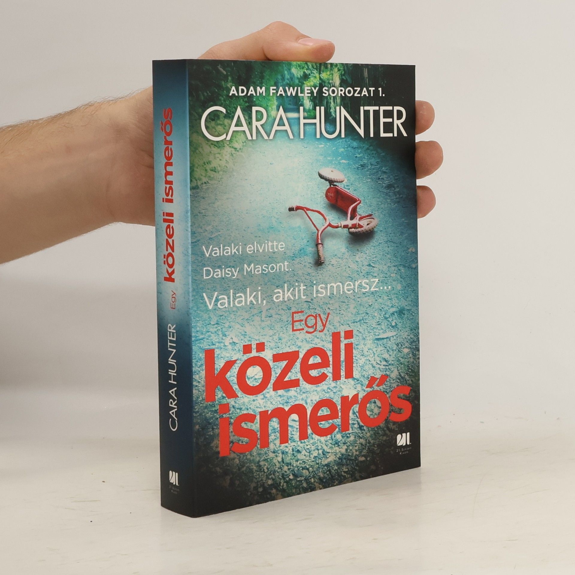 Cara Hunter Adam Fawley sorozat - 1: Egy közeli ismerős