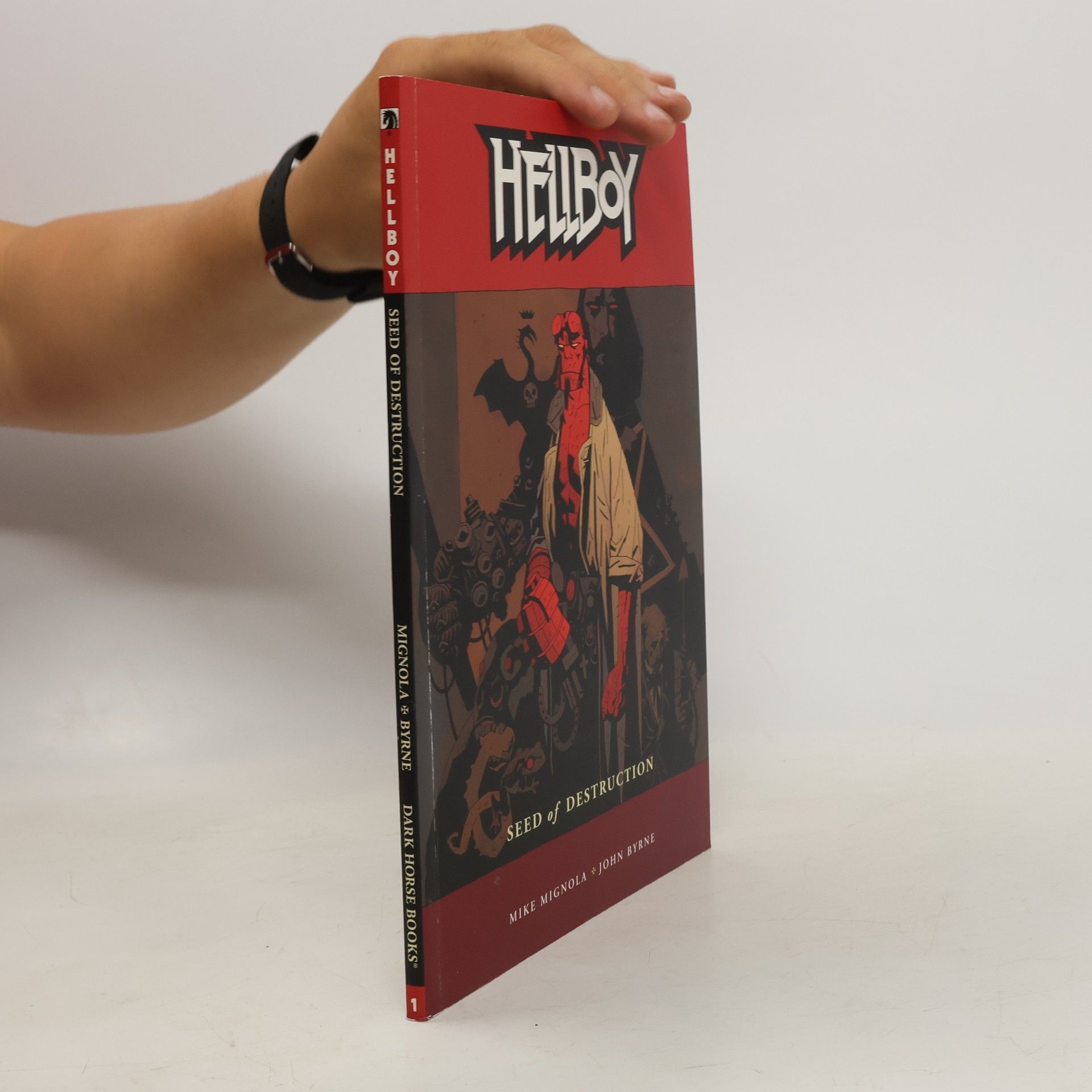 Mike Mignola Hellboy Volume 1: Seed of Destruction