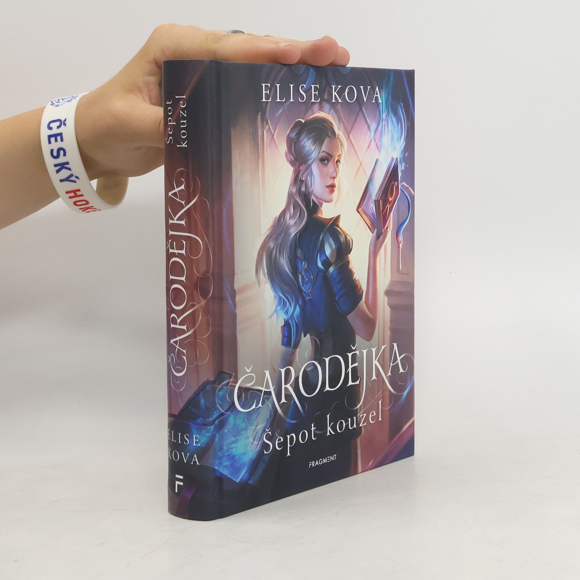 Elise Kova Čarodějka. Šepot kouzel