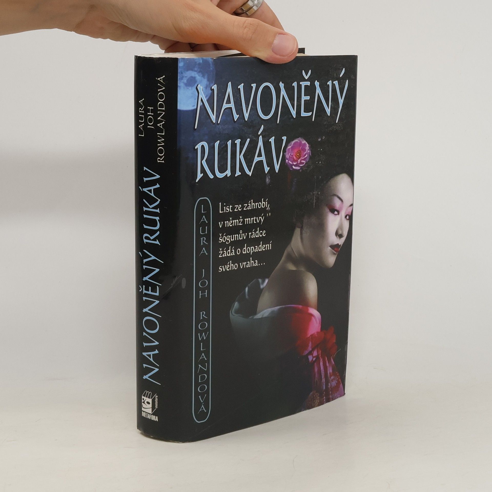 Laura Joh Rowland Navoněný rukáv