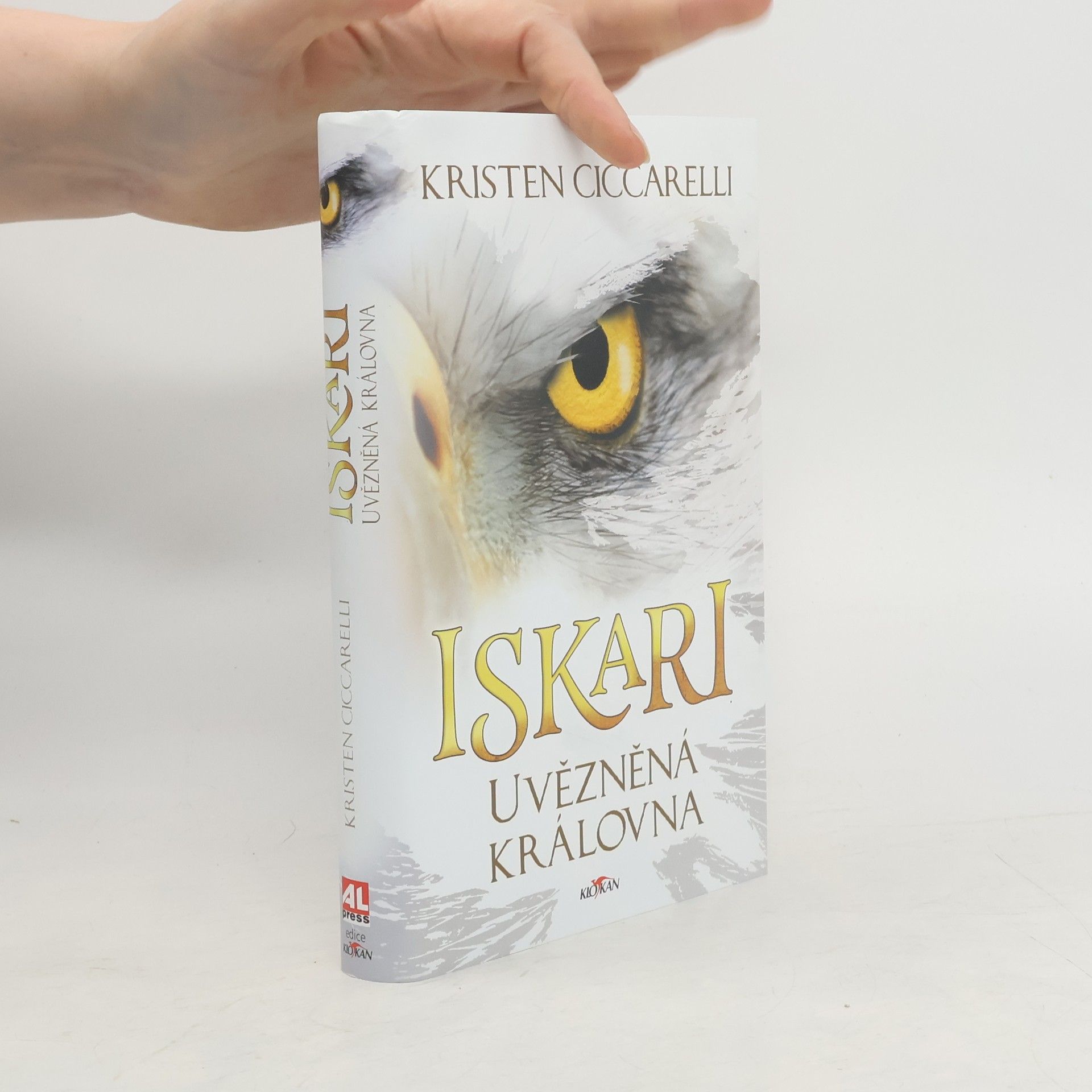 Kristen Ciccarelli Iskari. Uvězněná královna