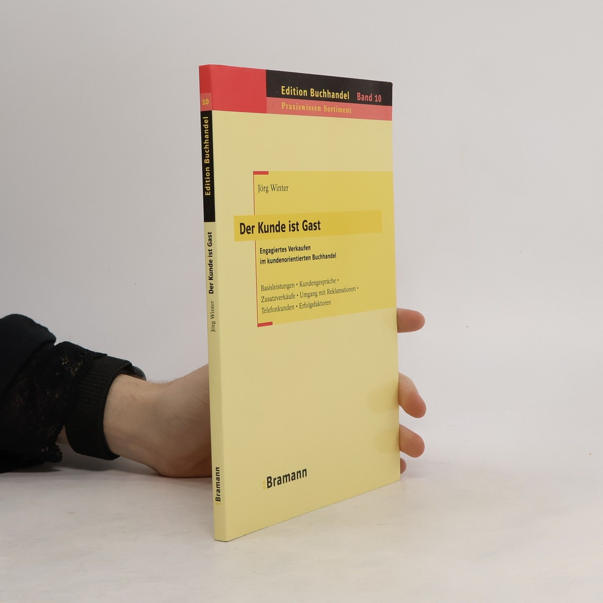 Jörg Winter Der Kunde ist Gast. Über Engagiertes Verkaufen im kundenorientierten Buchhandel. Basisleistungen, Kundengespräche, Zusatzverkäufe, Umgang mit Reklamationen, Telefonkunden, Erfolgsfaktoren