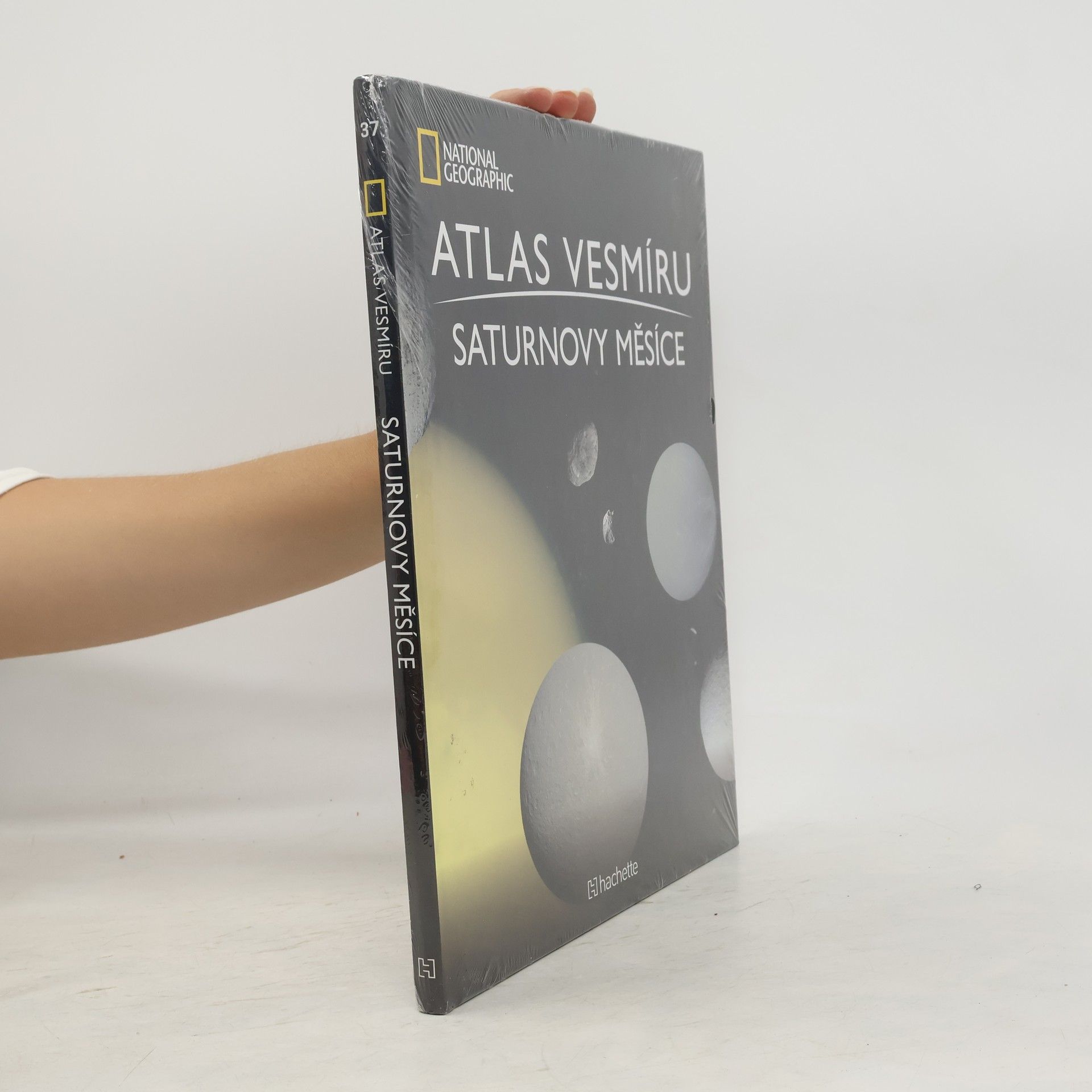 Autorenkollektiv Atlas Vesmíru 37. Saturnovy měsíce
