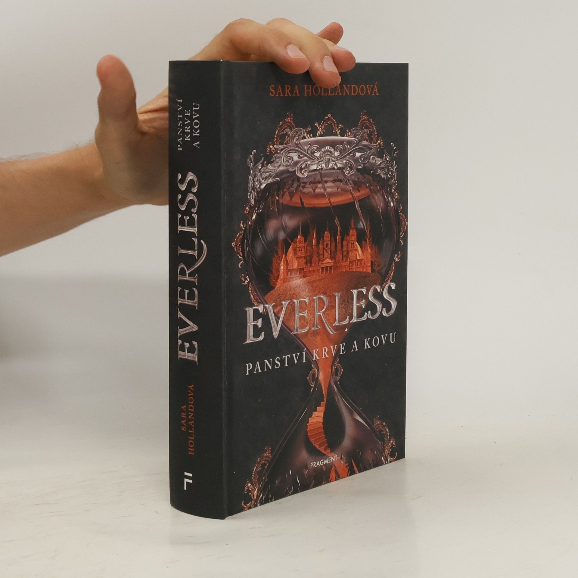 Sara Holland Everless: Panství krve a kovu