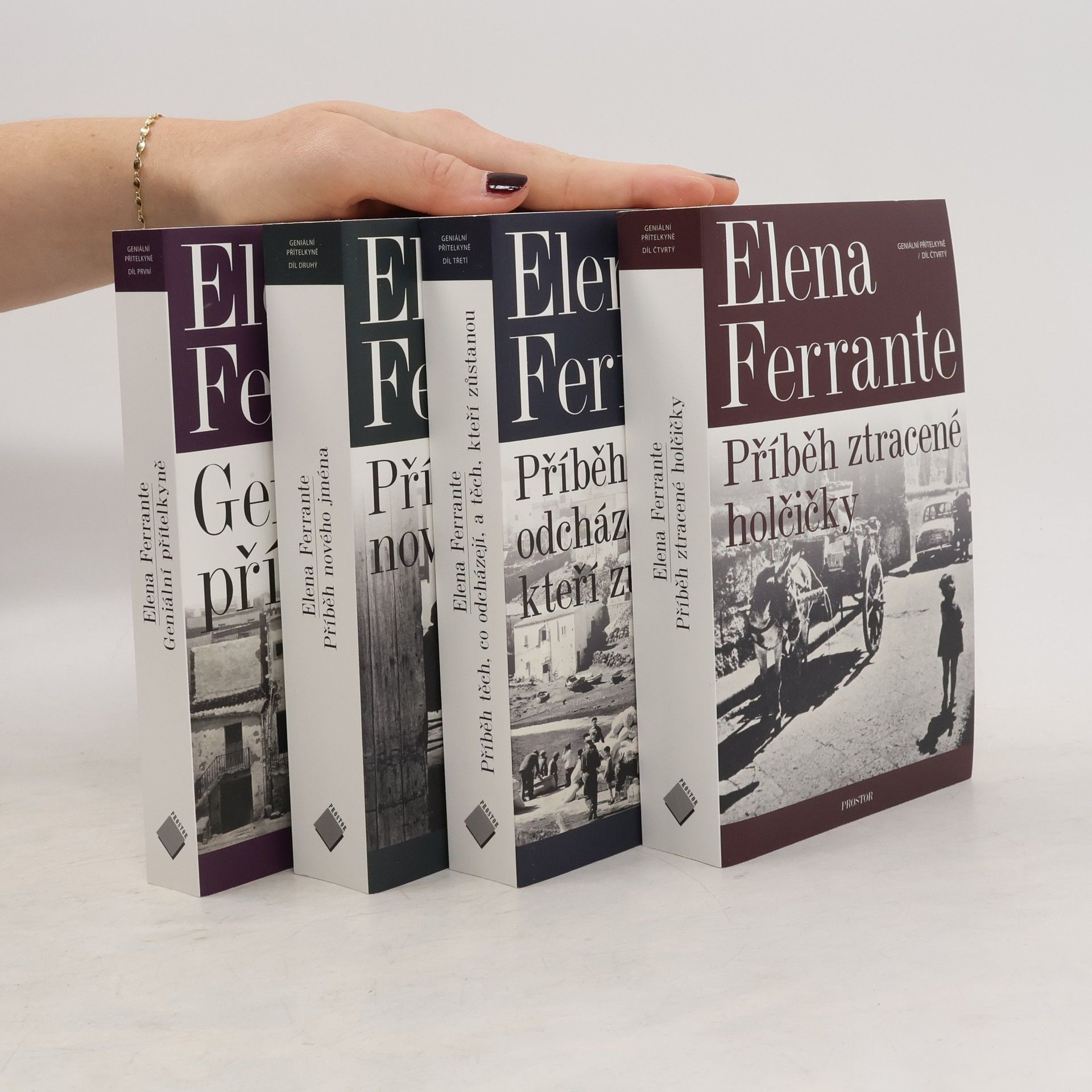 Elena Ferrante Geniální přítelkyně 1-4